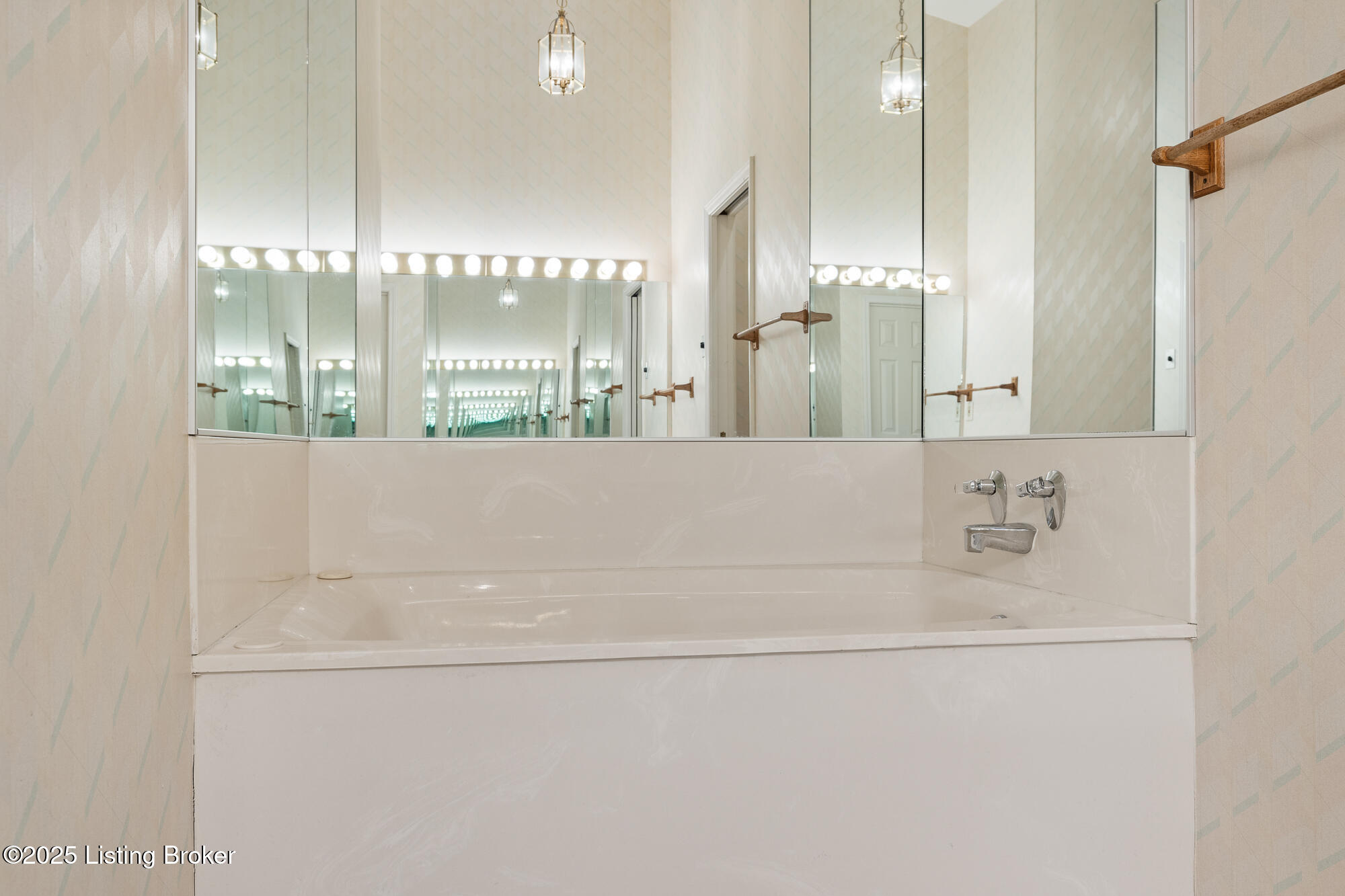 5002 Harrods Landing Dr