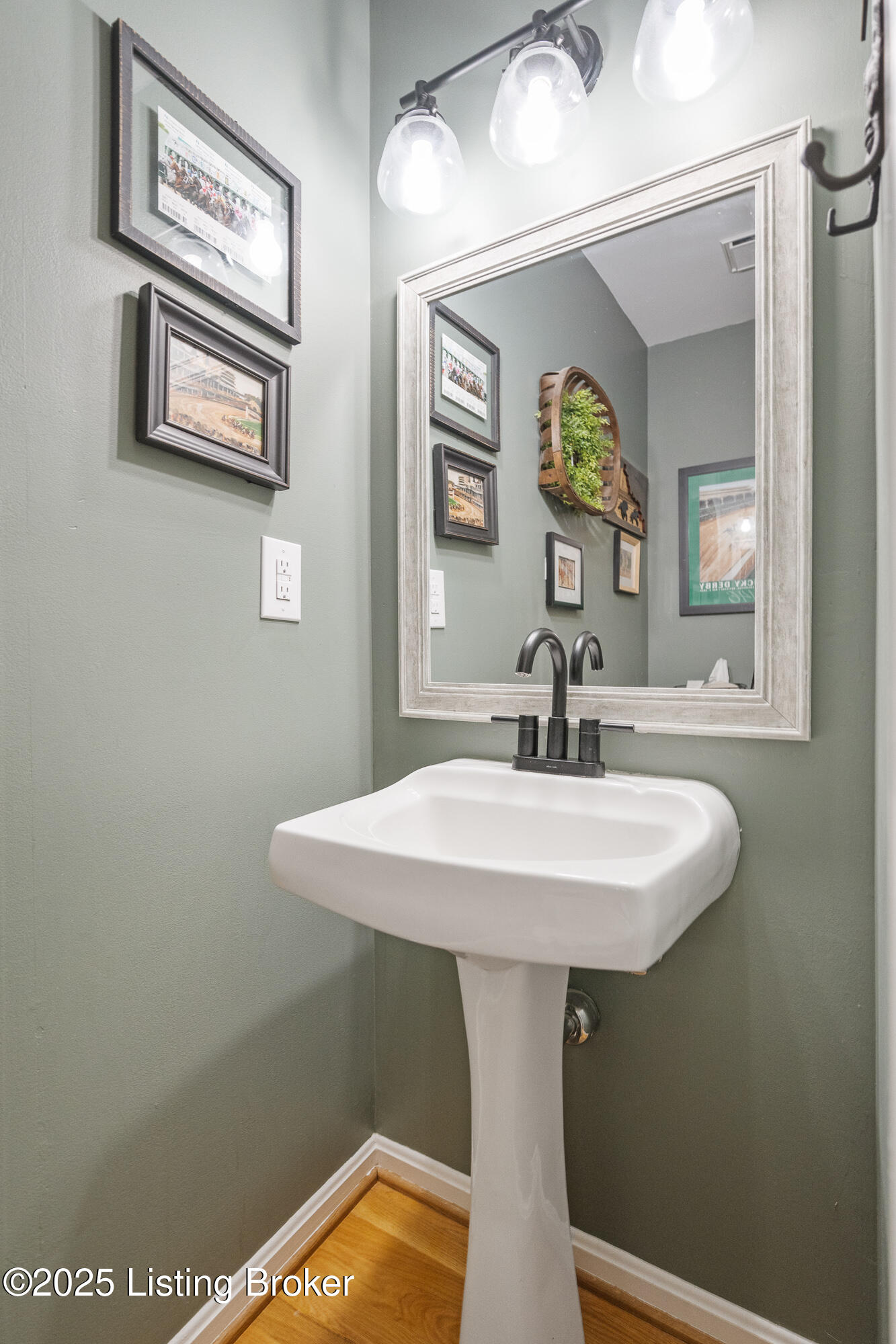 5002 Harrods Landing Dr