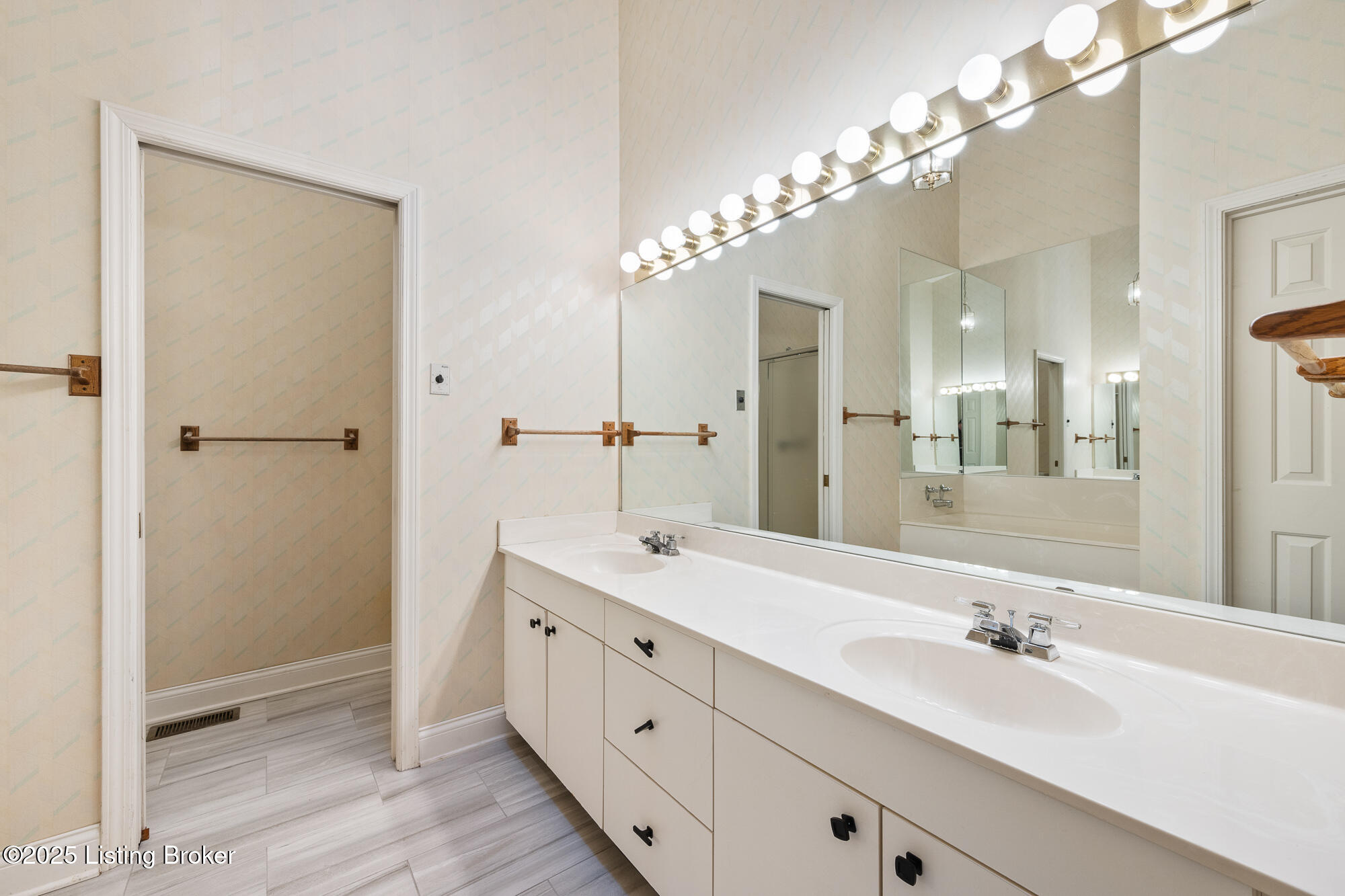 5002 Harrods Landing Dr