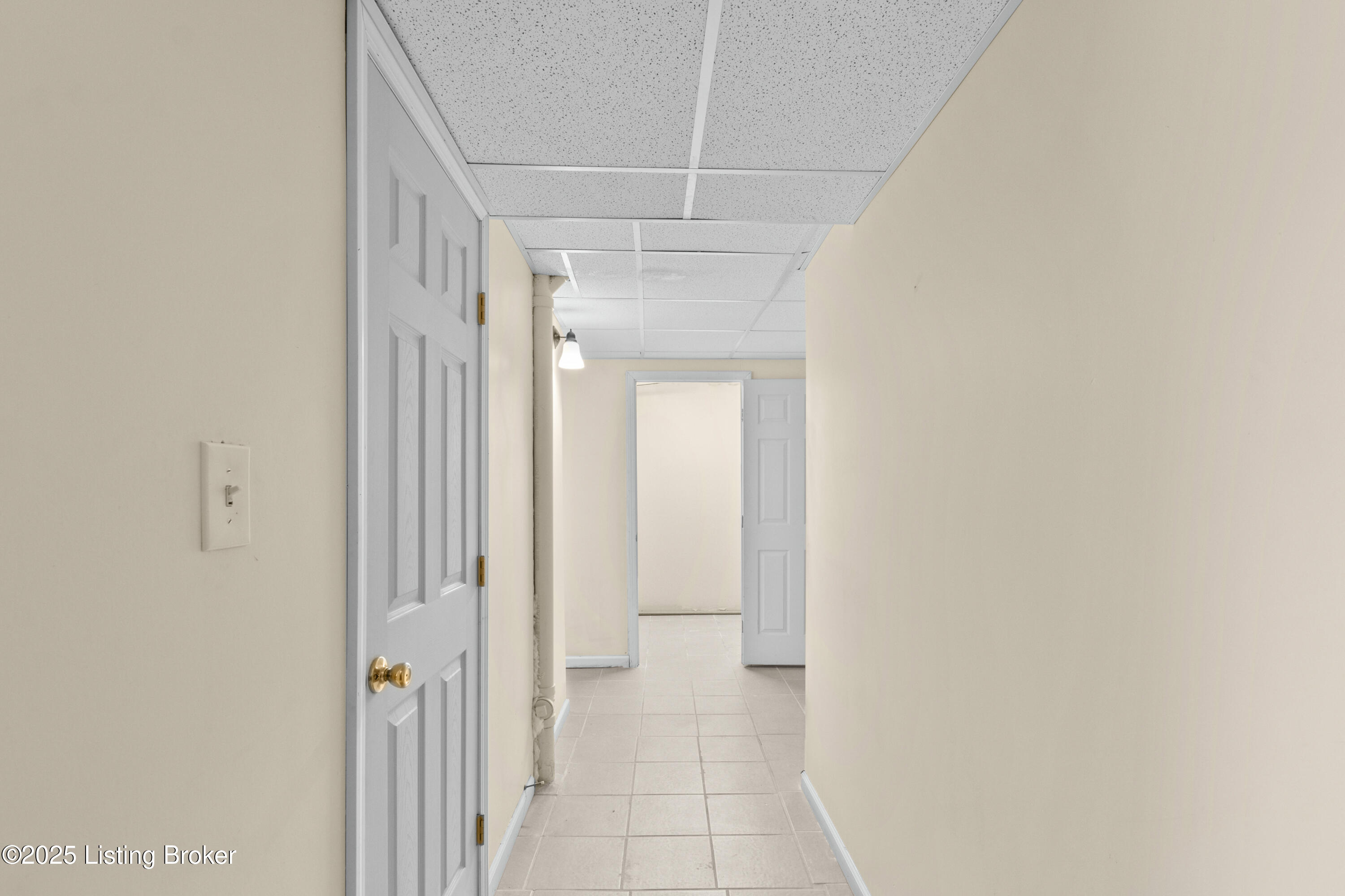 4901 Hunters Point Cir