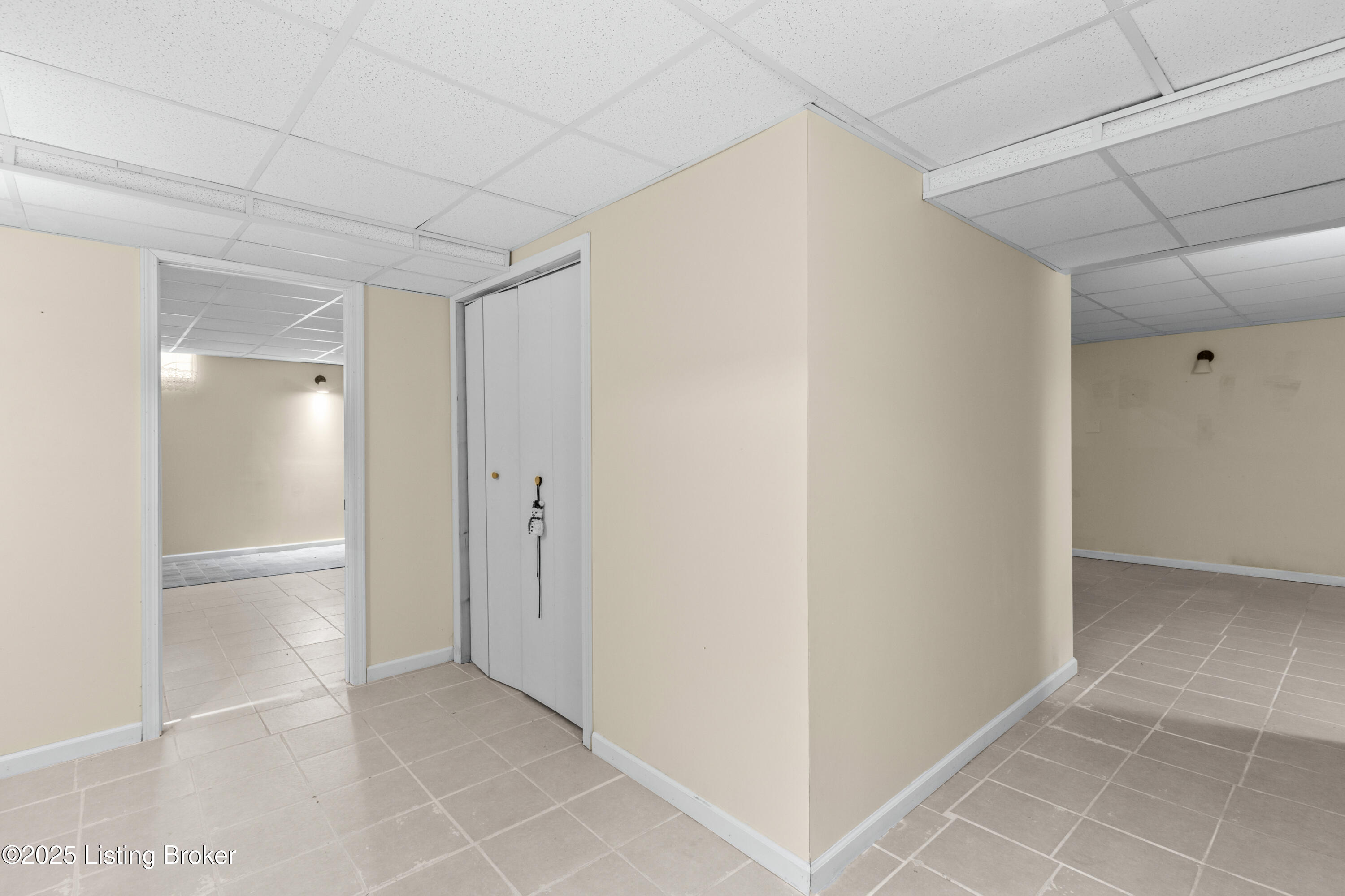 4901 Hunters Point Cir