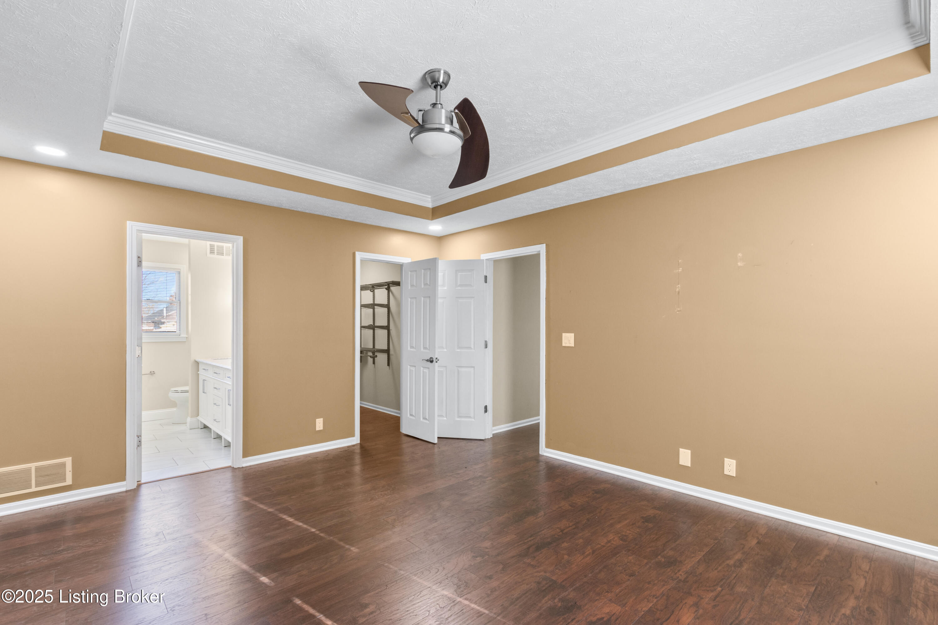 4901 Hunters Point Cir