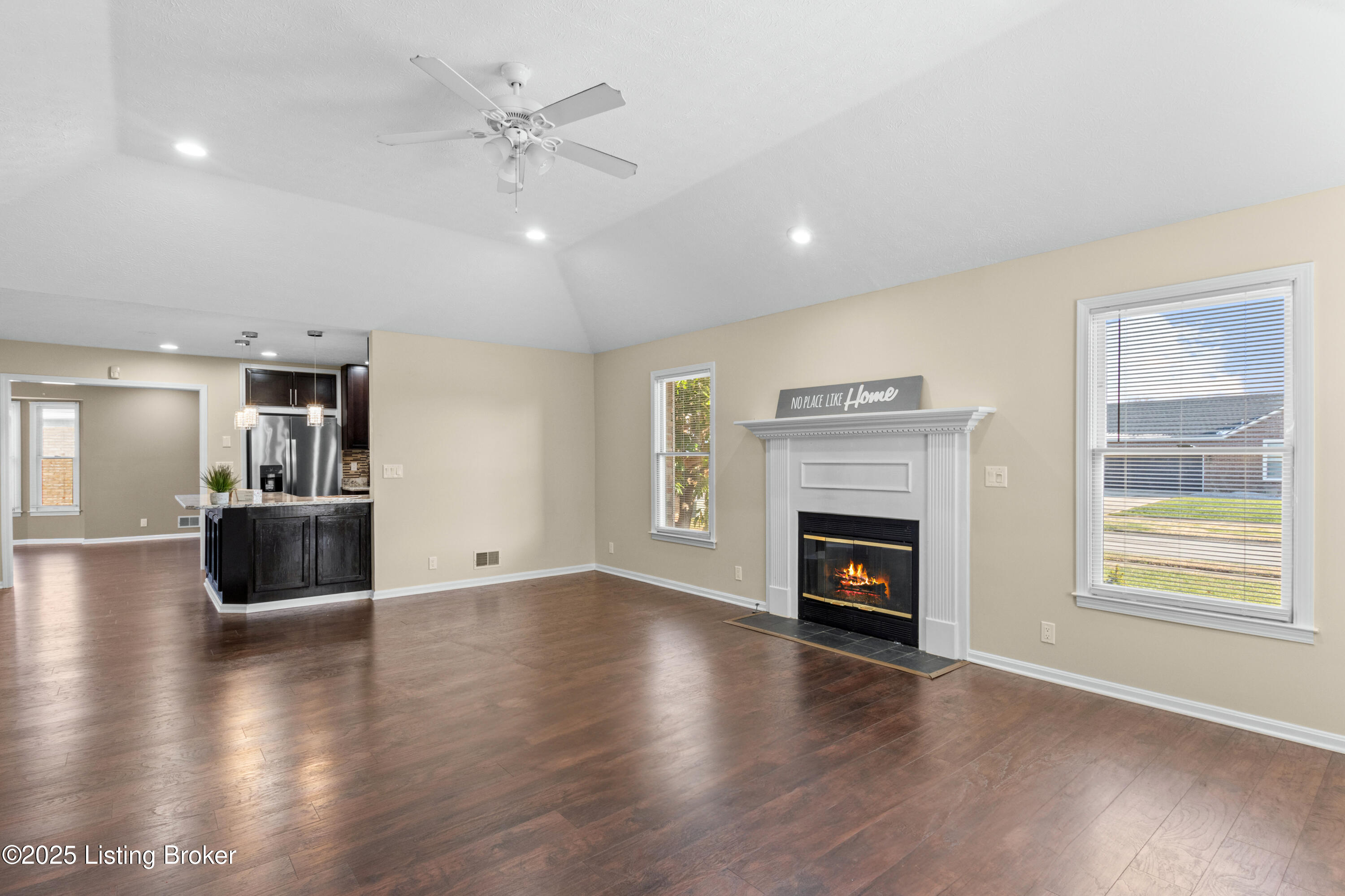 4901 Hunters Point Cir