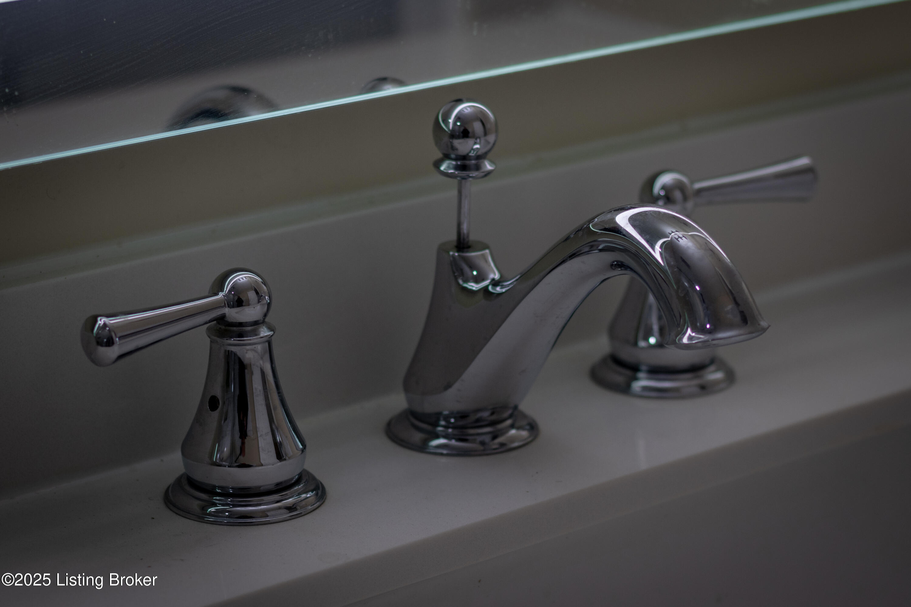 4901 Hunters Point Cir