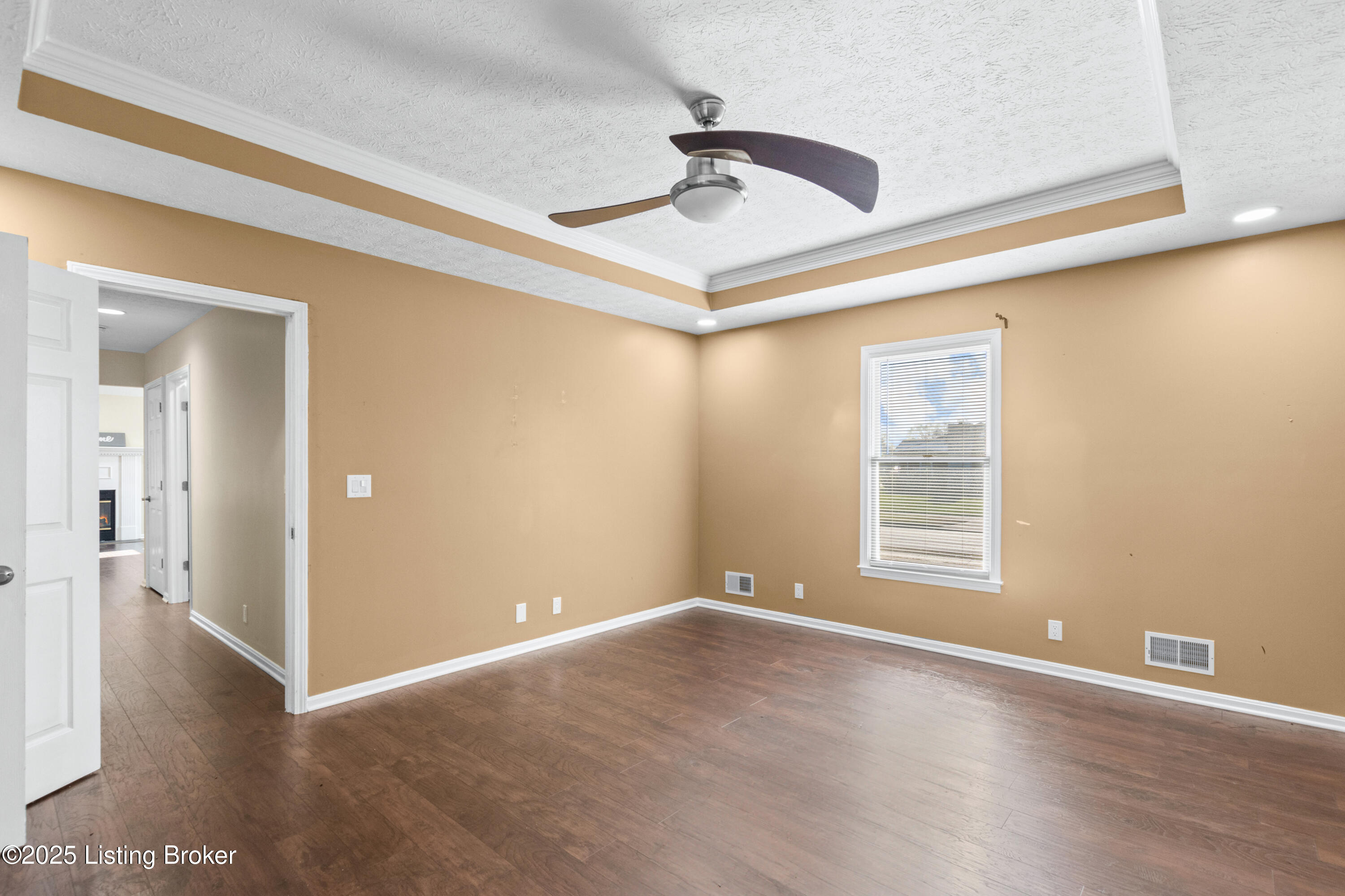 4901 Hunters Point Cir