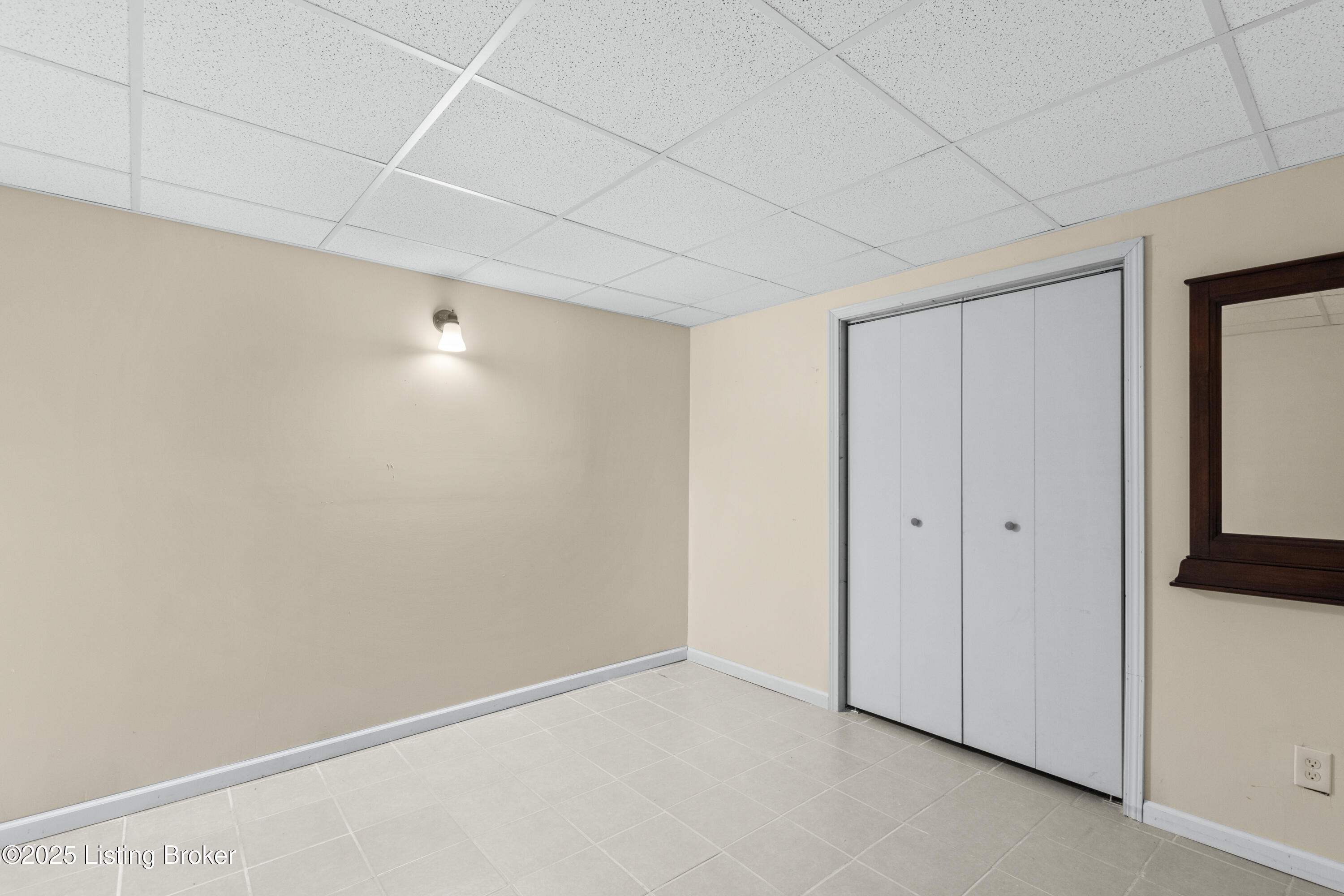 4901 Hunters Point Cir