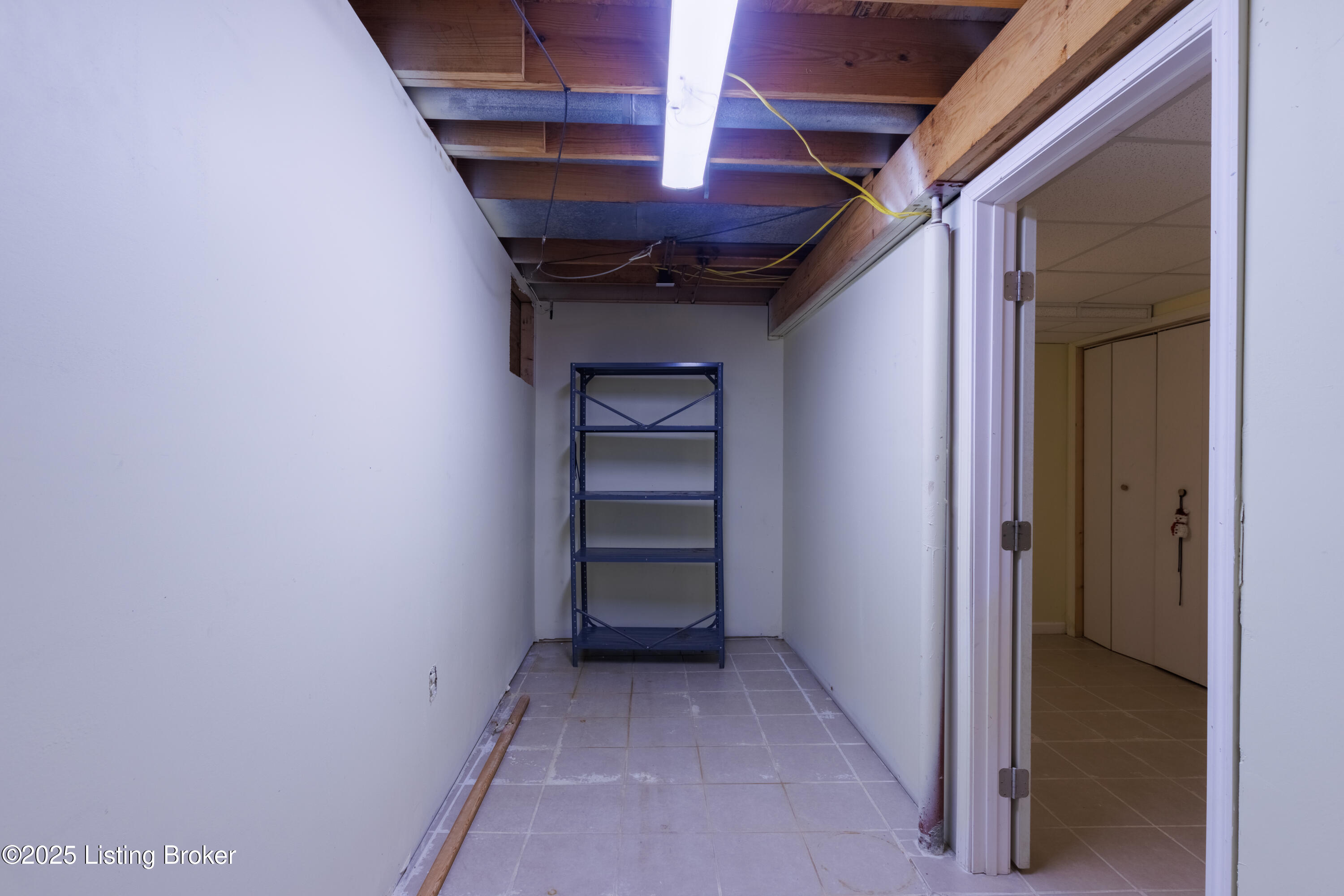 4901 Hunters Point Cir