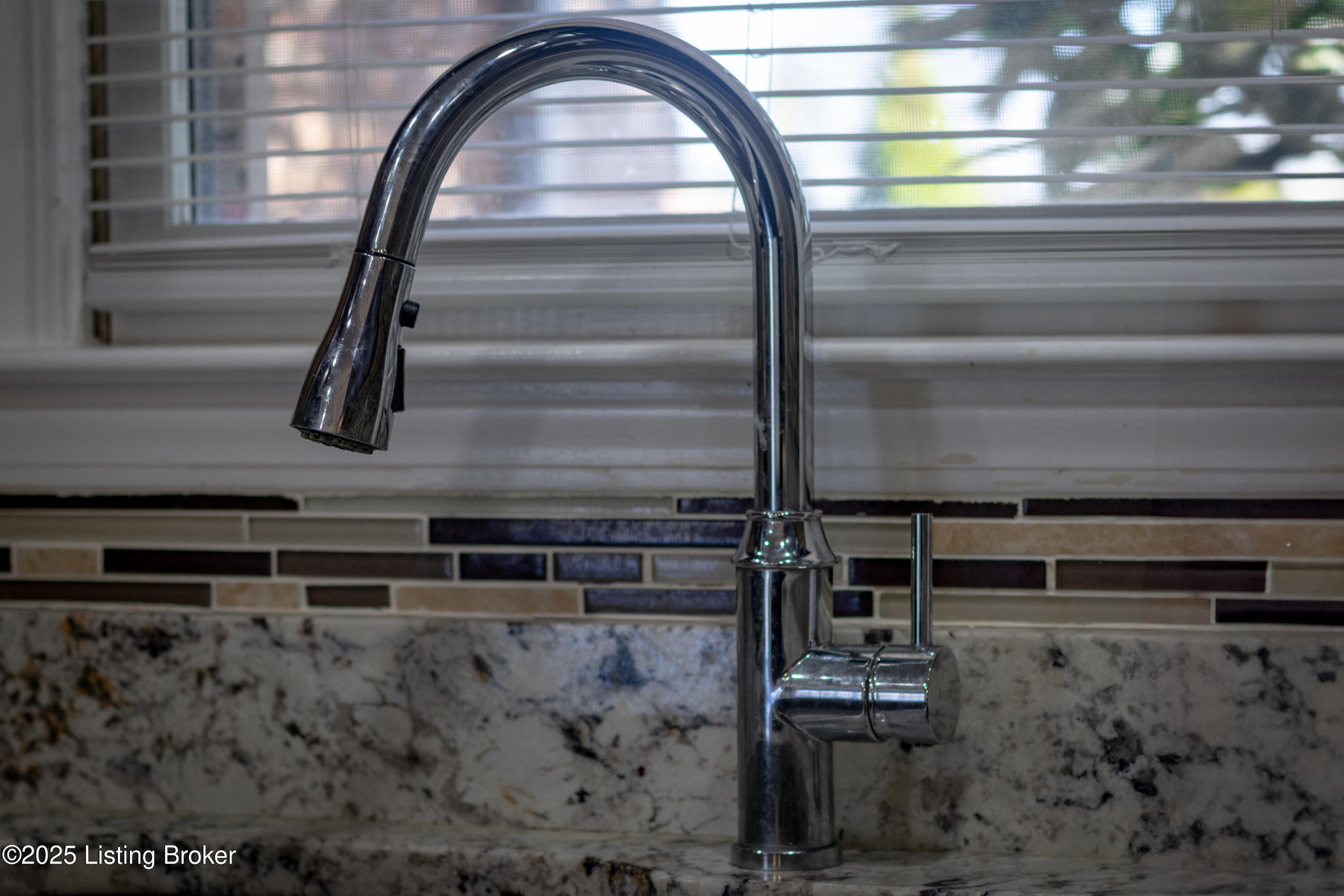 4901 Hunters Point Cir