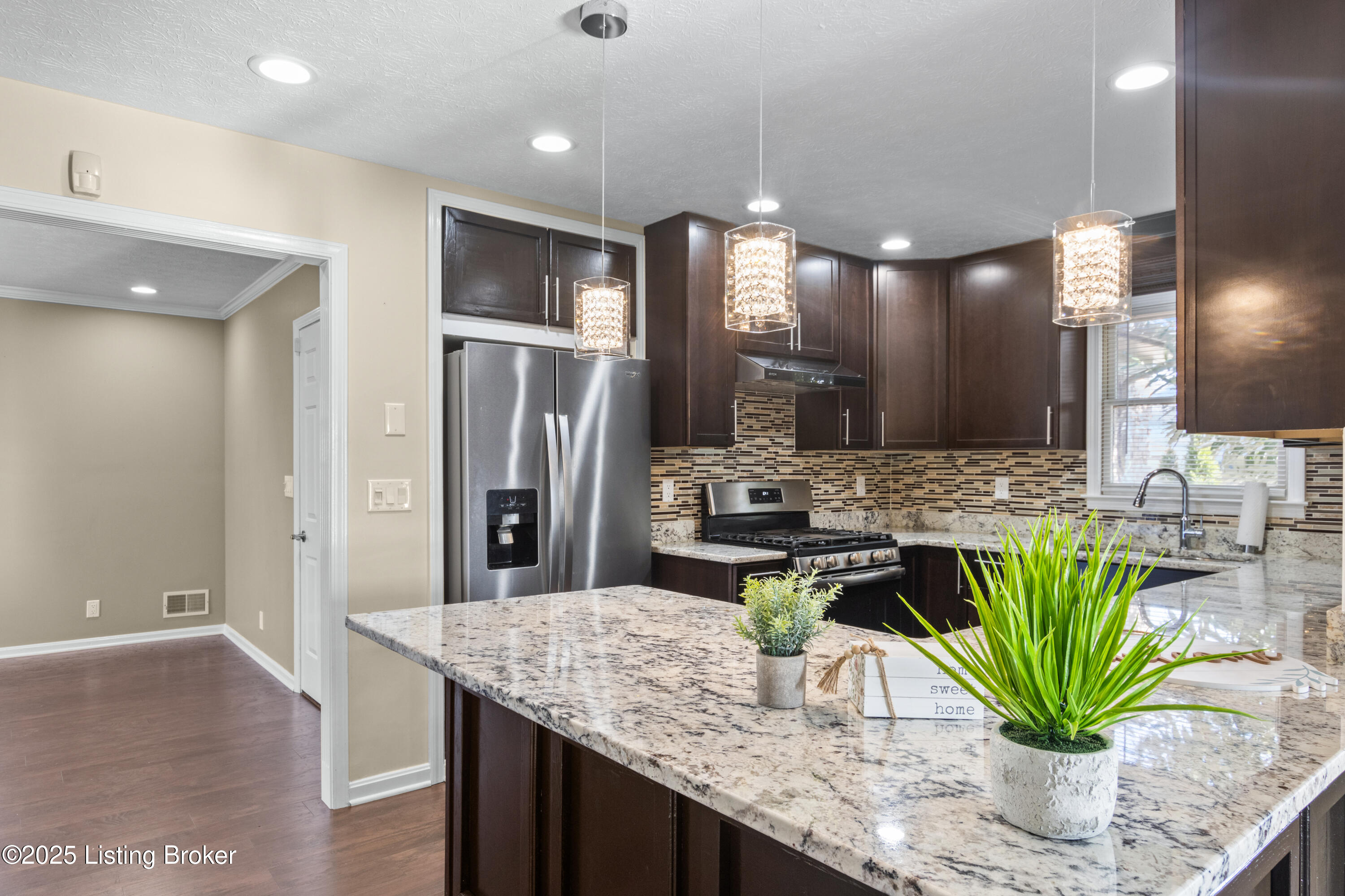 4901 Hunters Point Cir