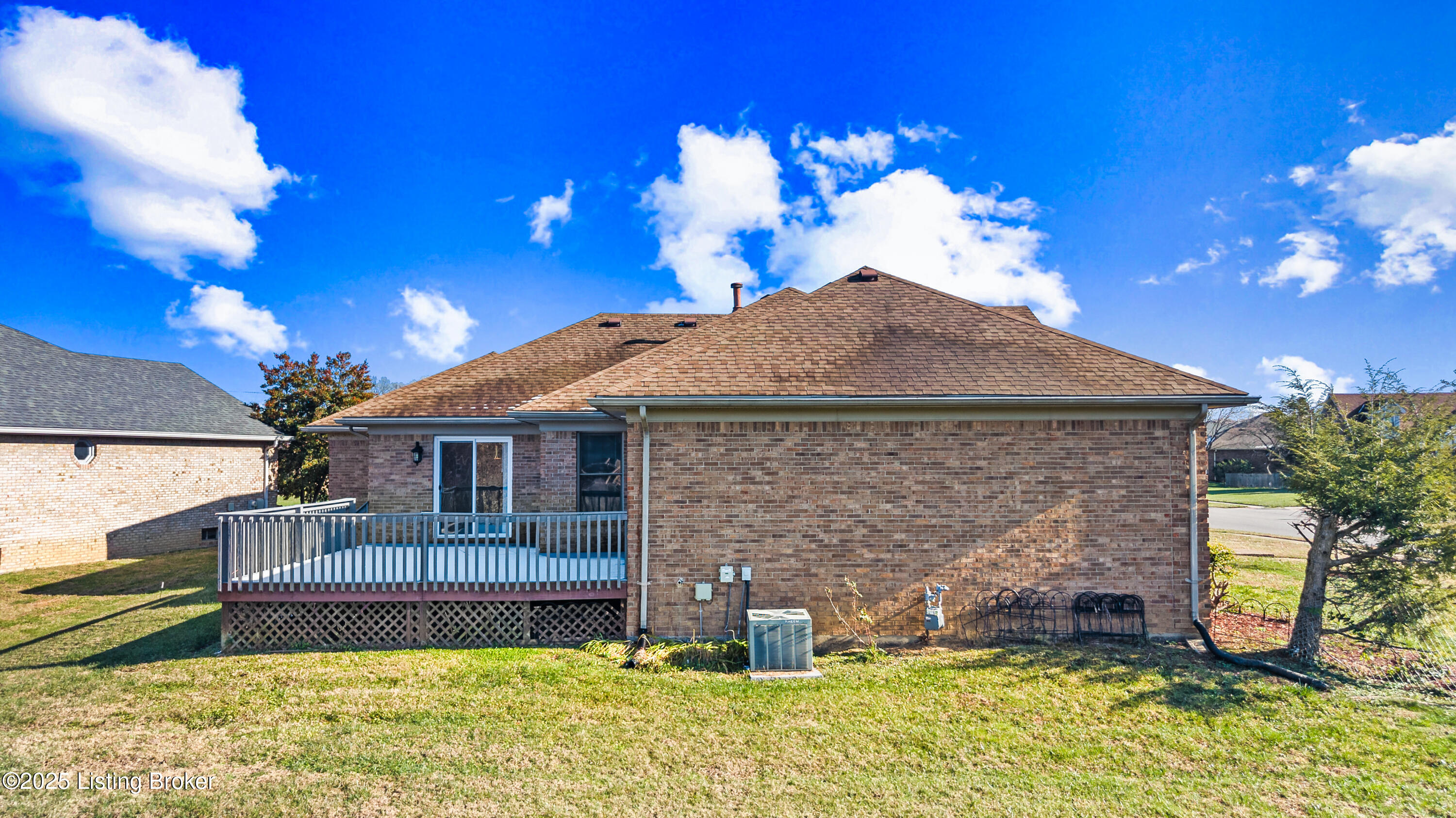 4901 Hunters Point Cir