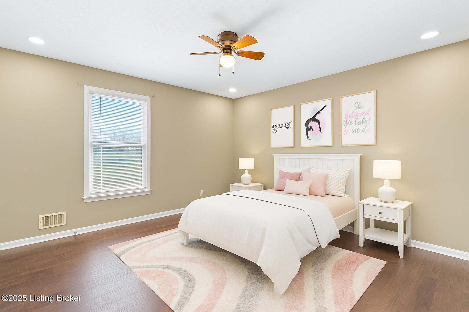 4901 Hunters Point Cir