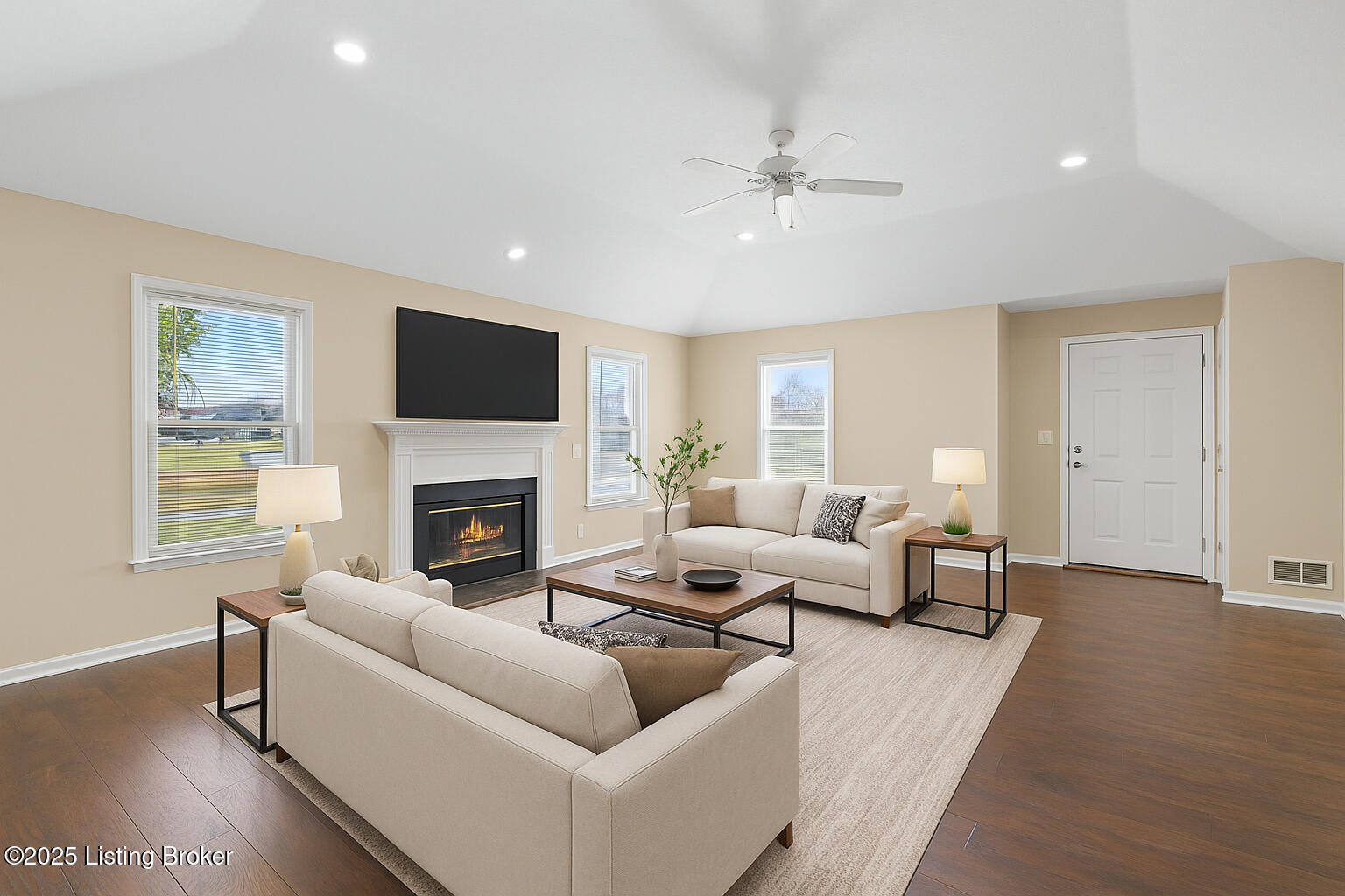 4901 Hunters Point Cir