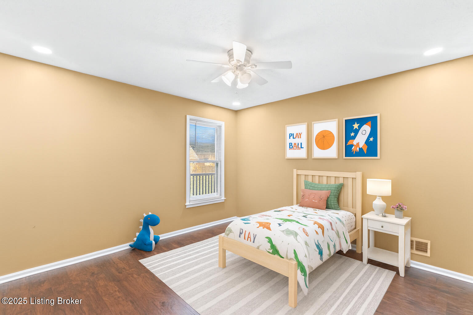 4901 Hunters Point Cir