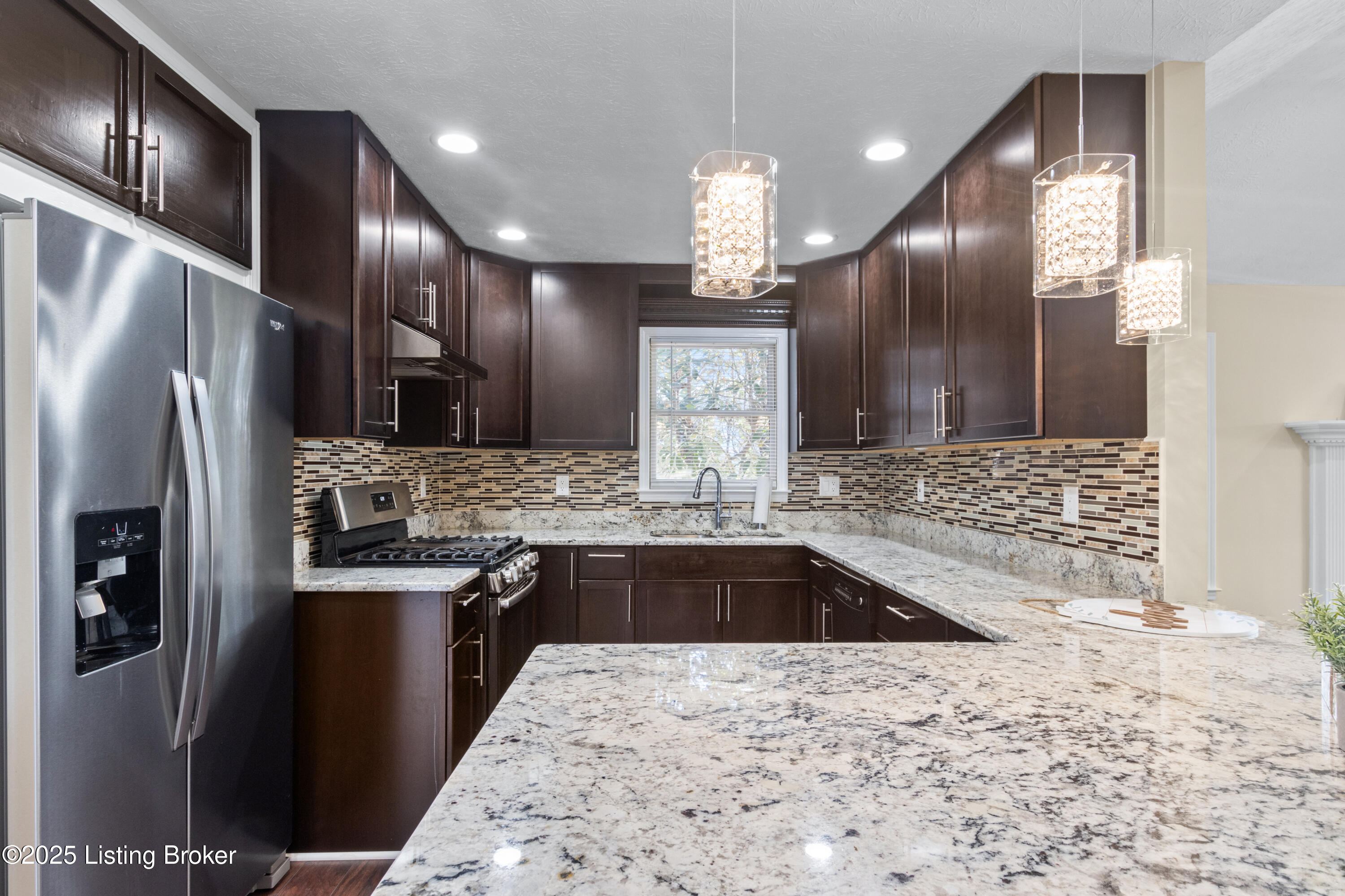 4901 Hunters Point Cir