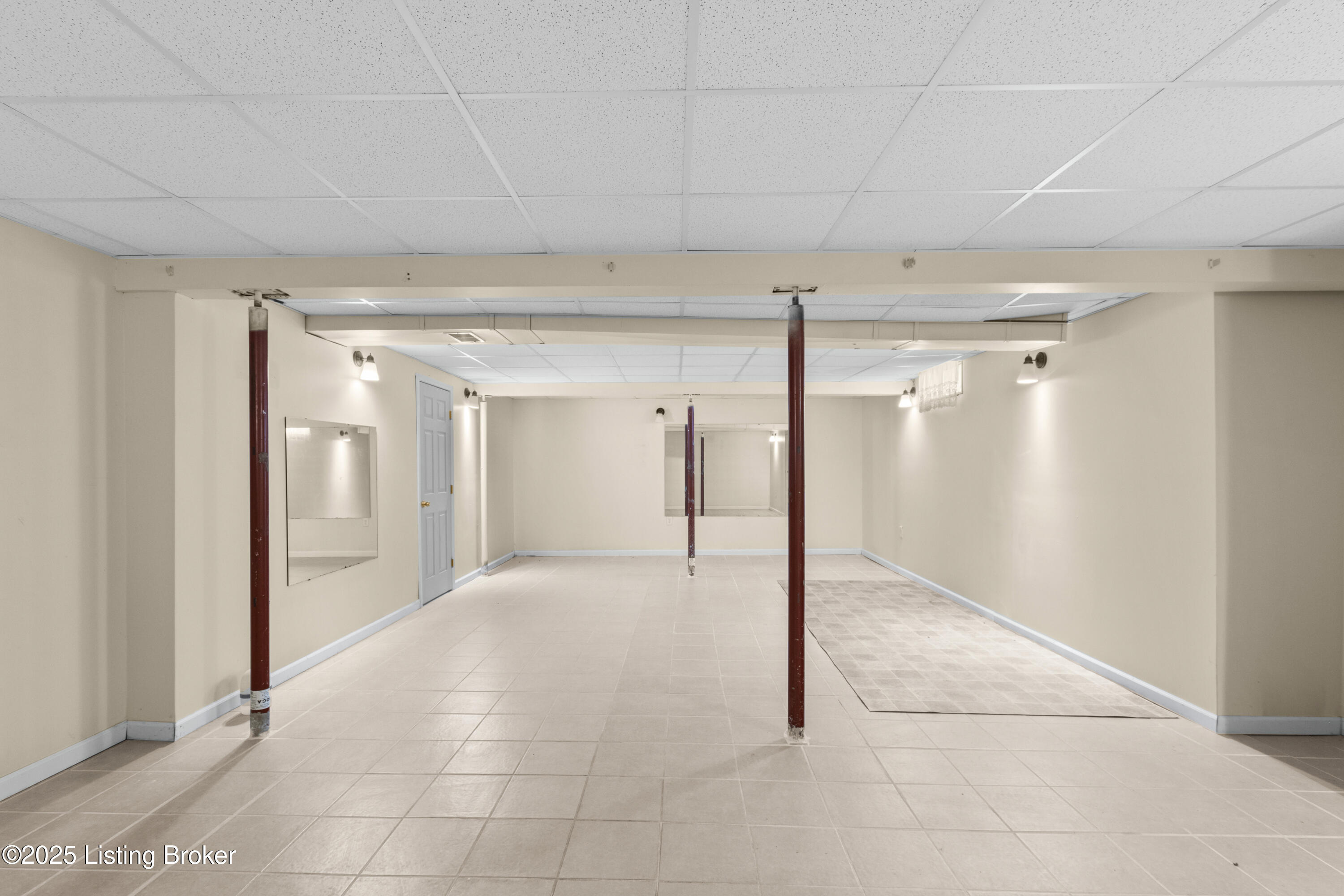 4901 Hunters Point Cir