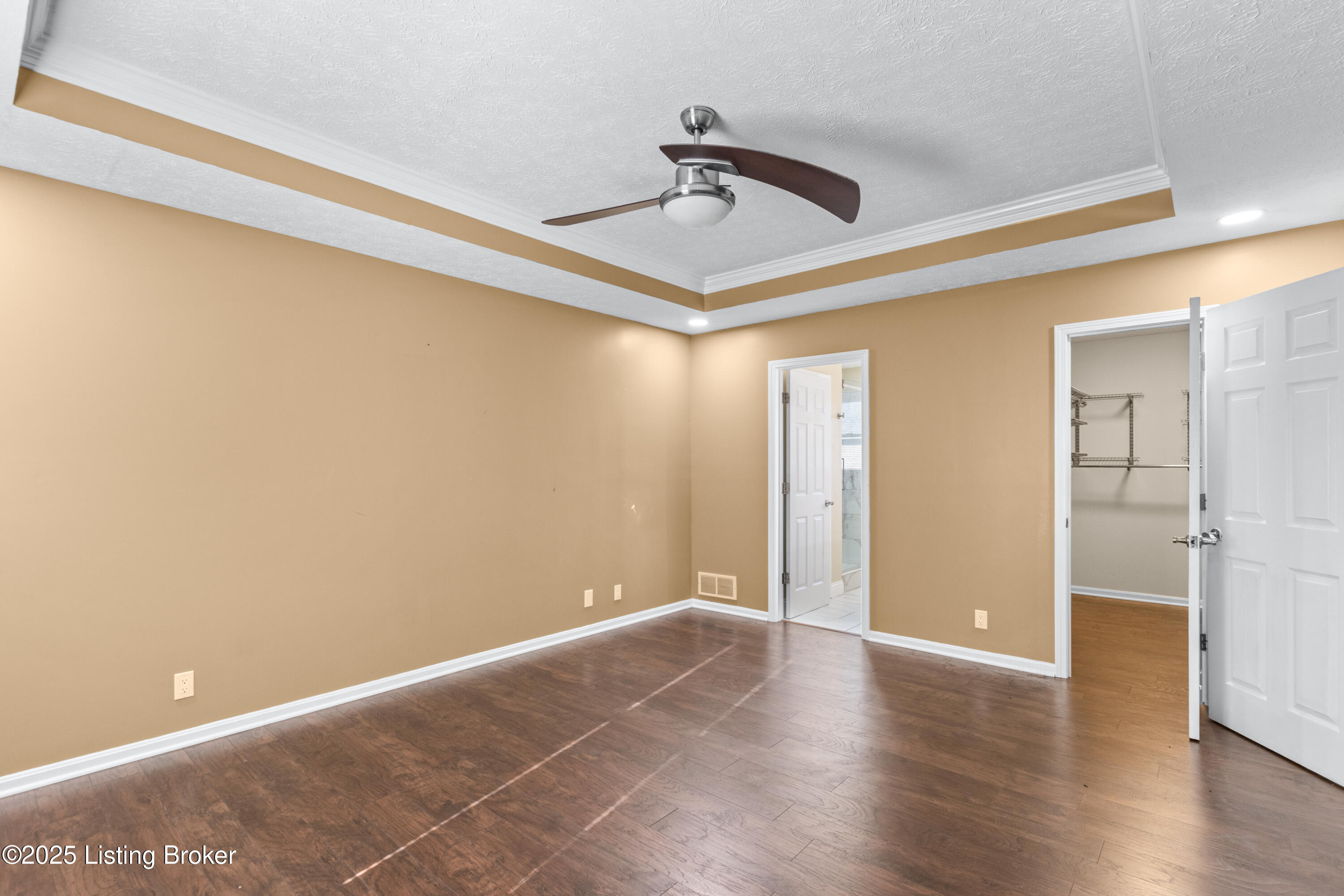 4901 Hunters Point Cir