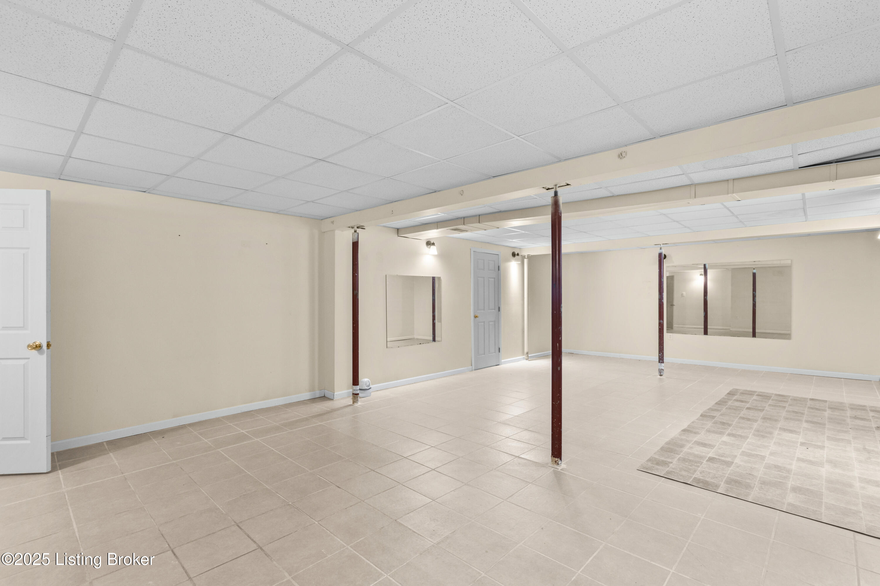 4901 Hunters Point Cir