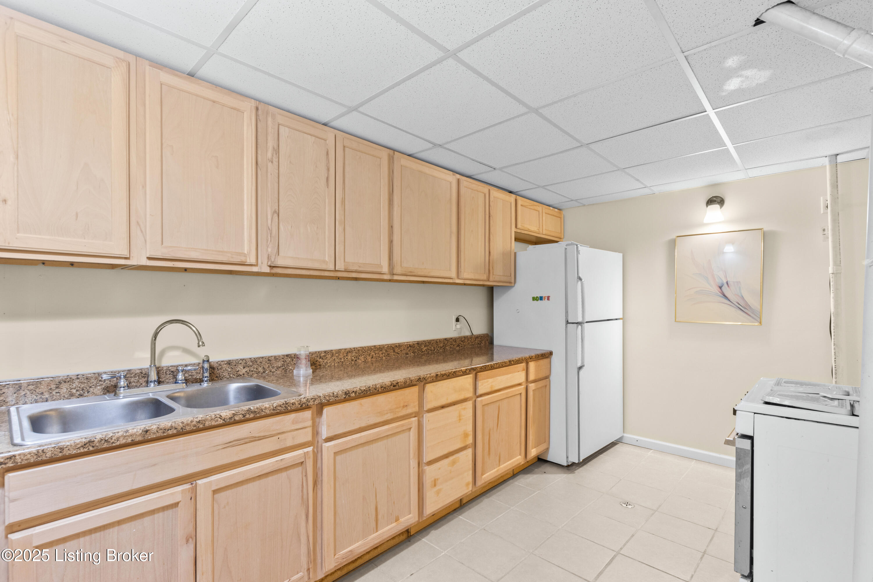 4901 Hunters Point Cir