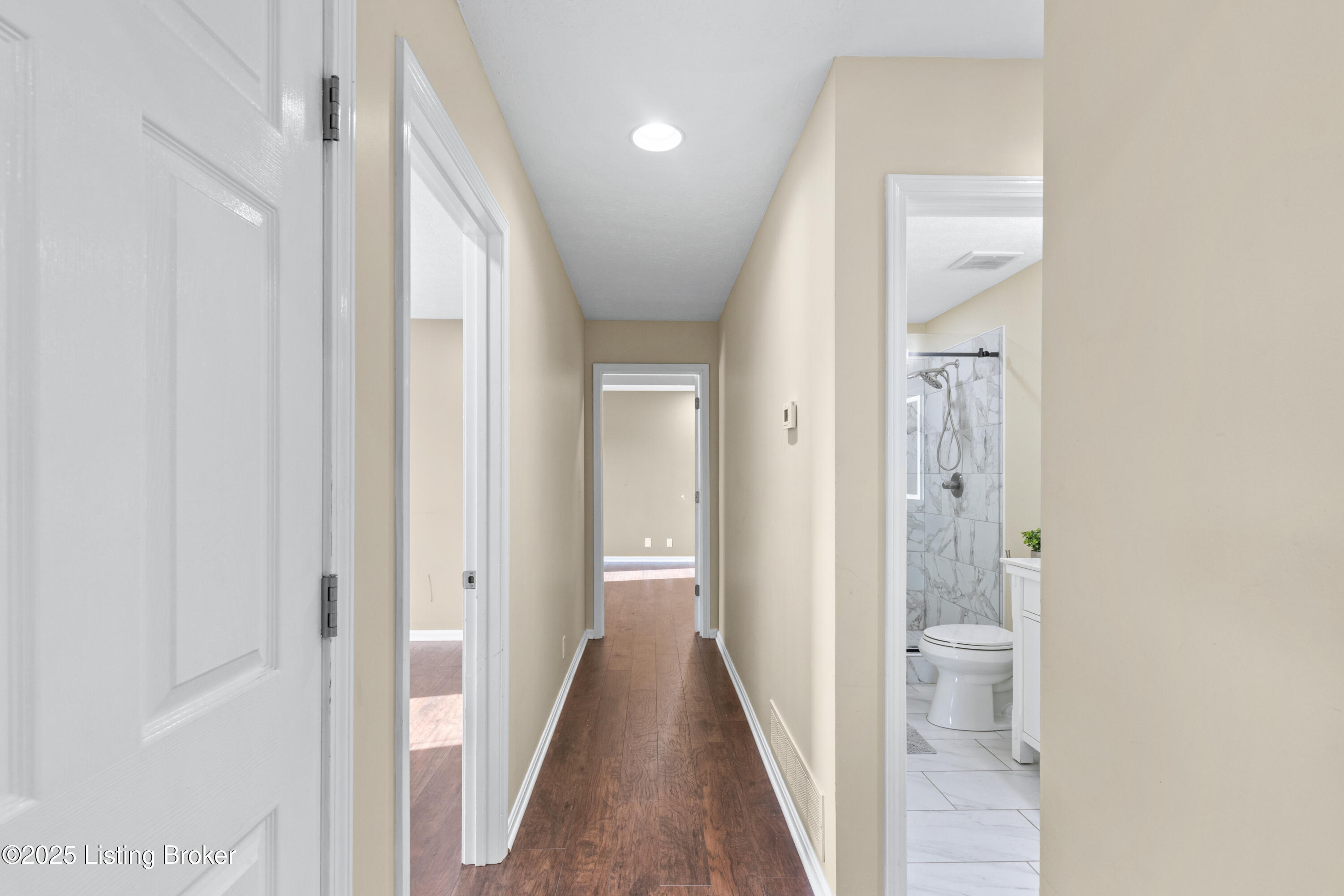 4901 Hunters Point Cir