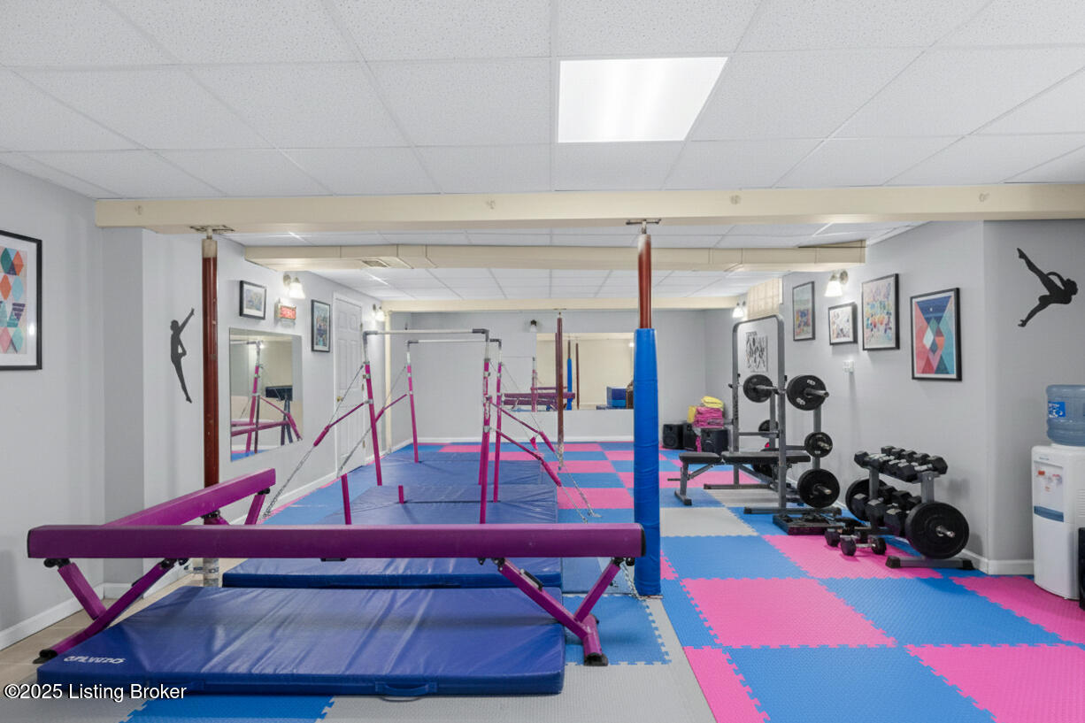 4901 Hunters Point Cir