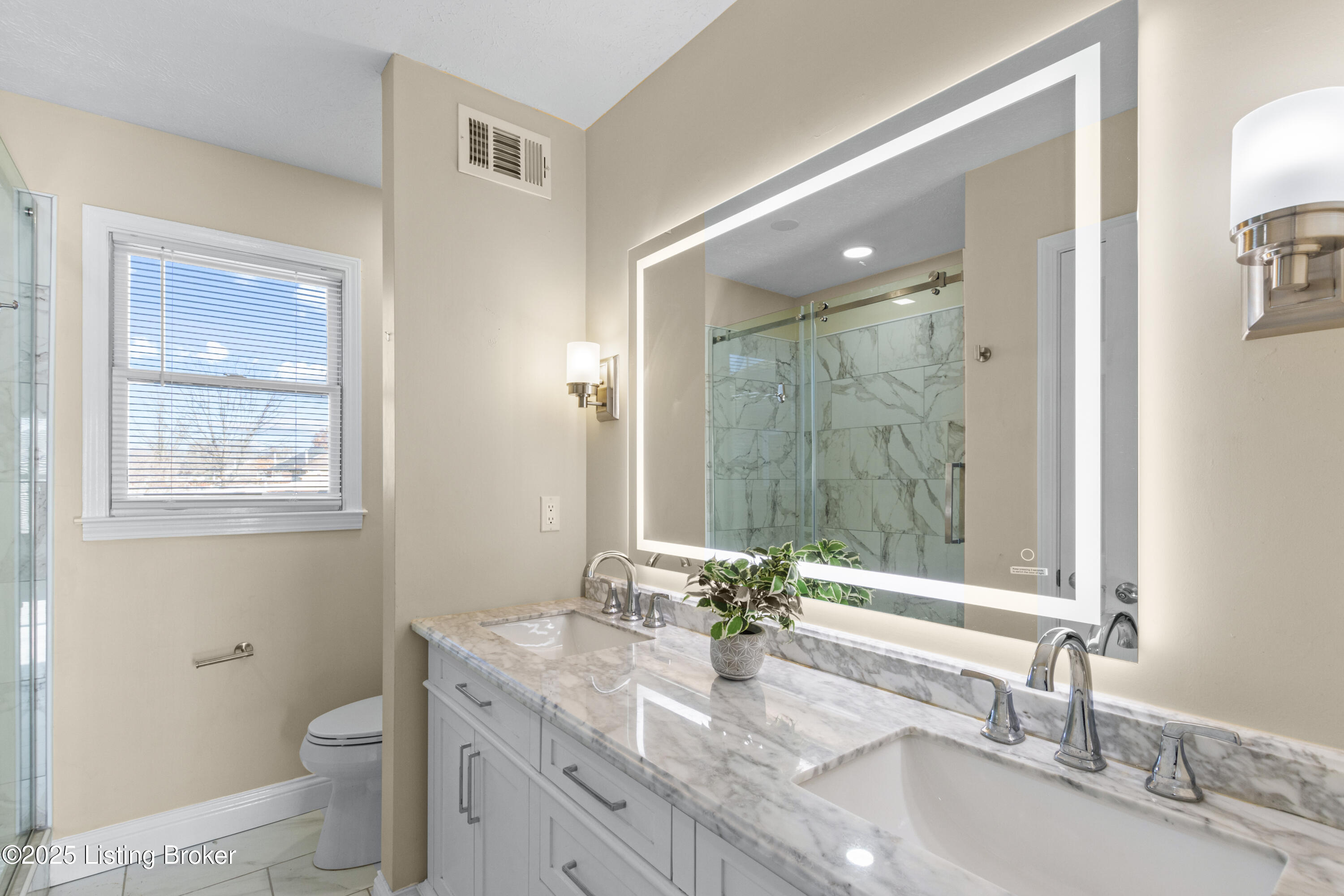 4901 Hunters Point Cir