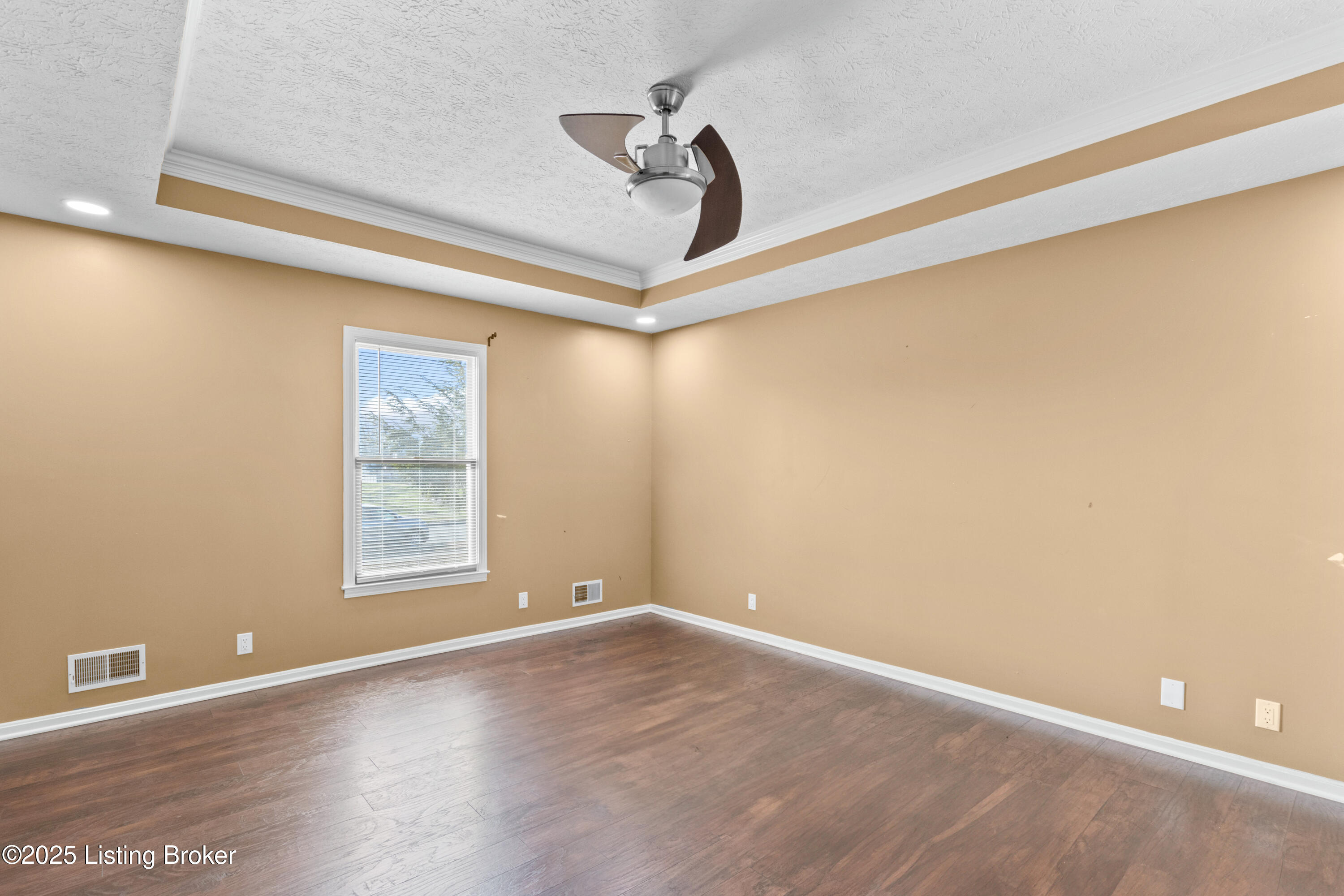 4901 Hunters Point Cir