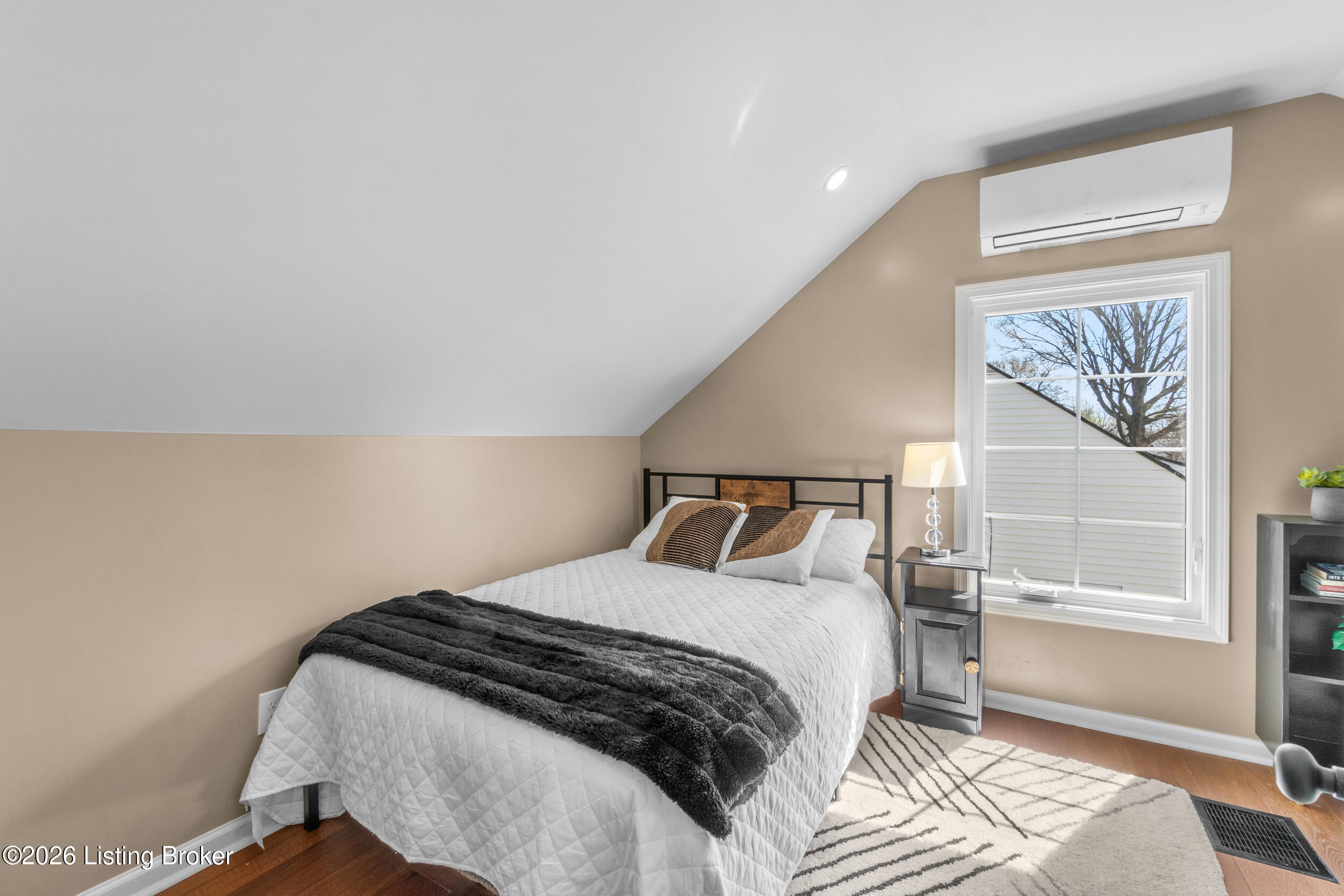 113 Colonial Dr