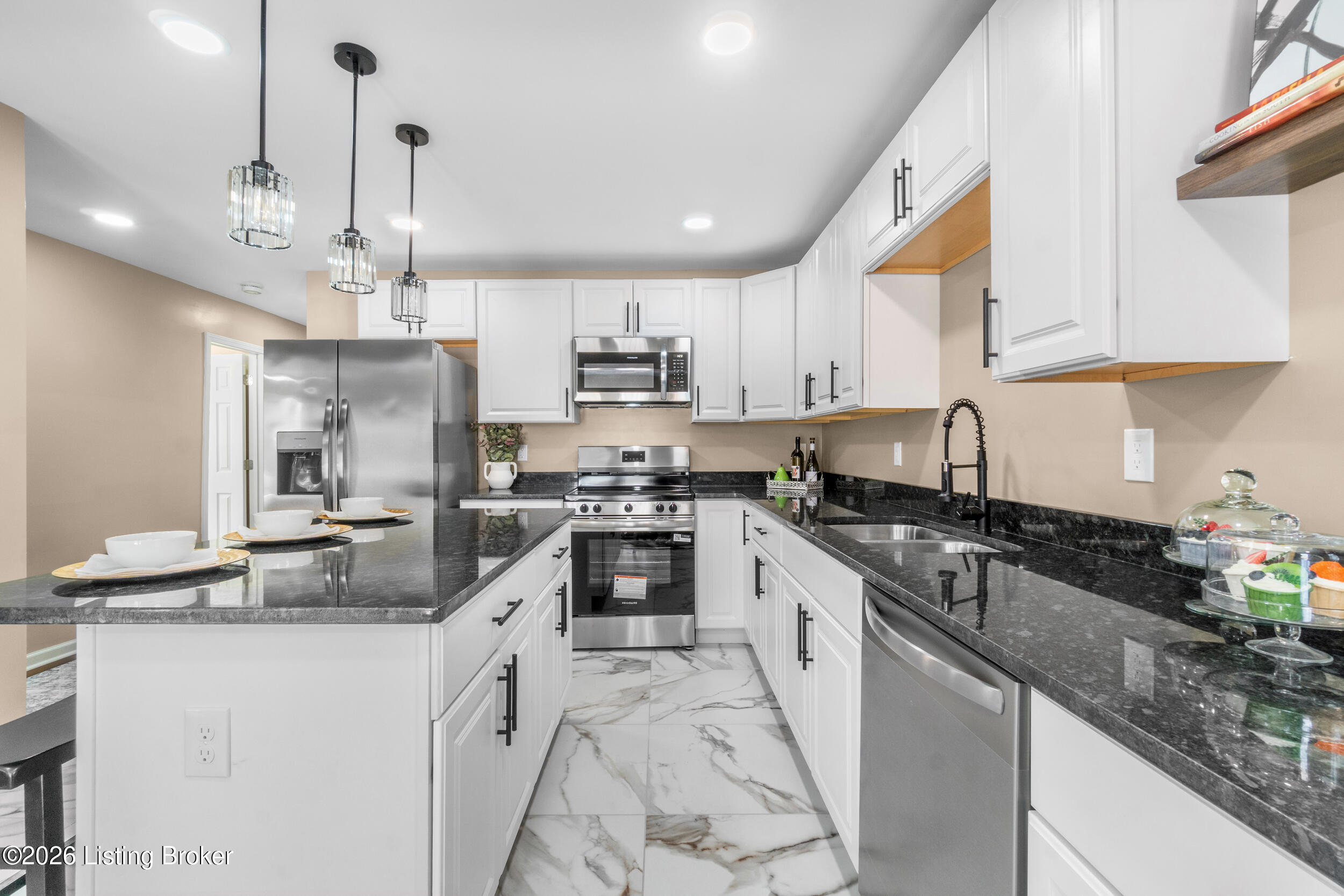 113 Colonial Dr
