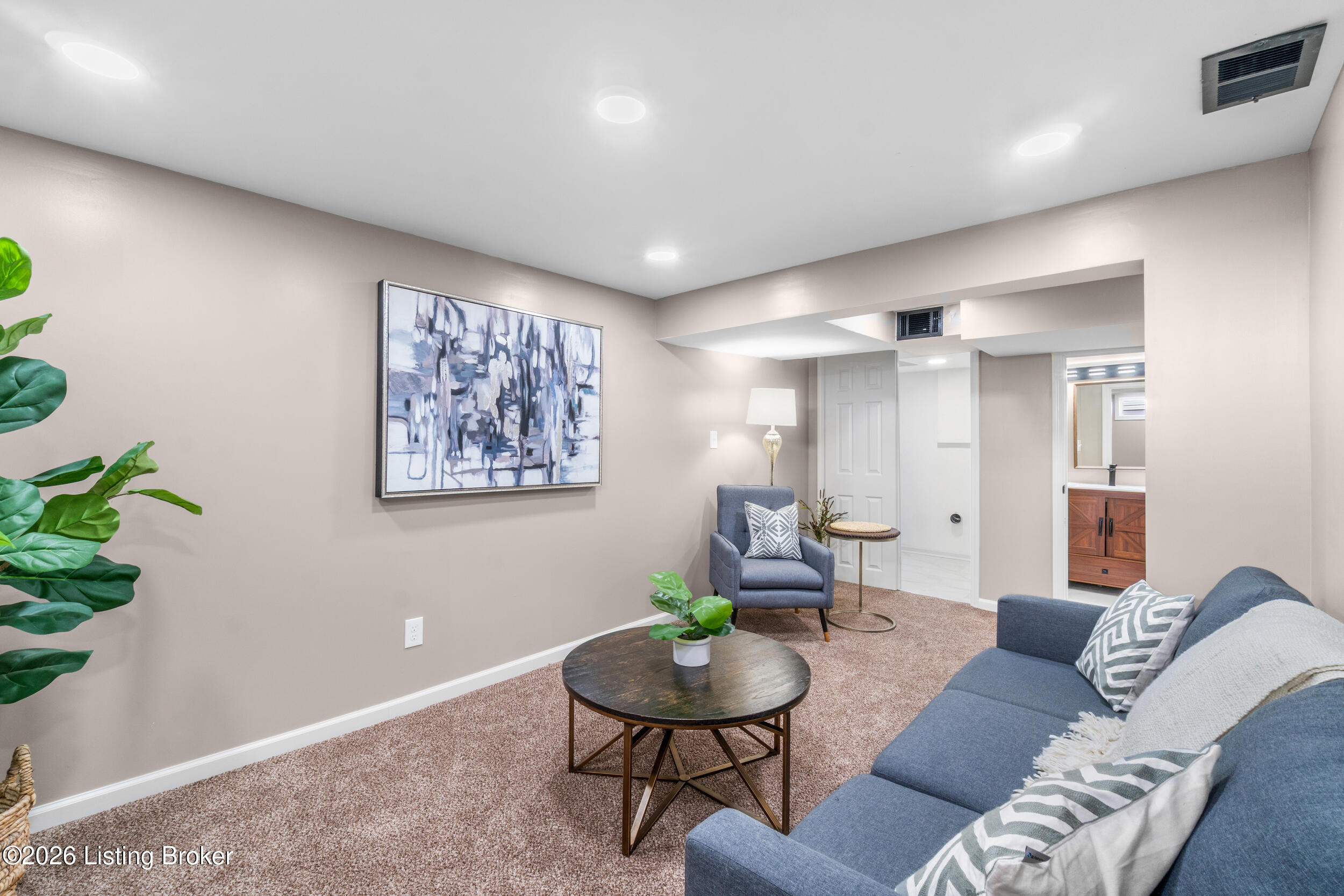 113 Colonial Dr