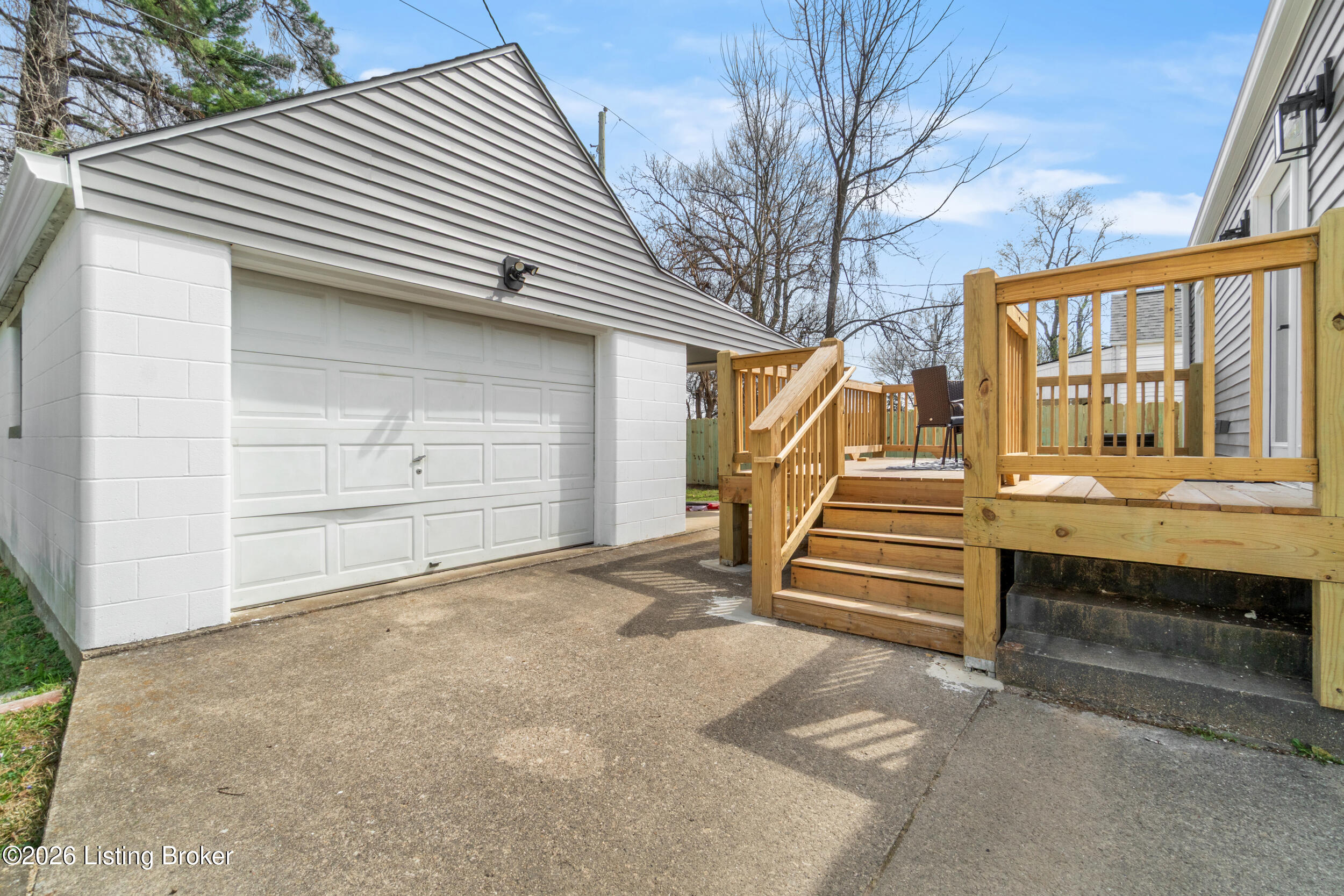 113 Colonial Dr