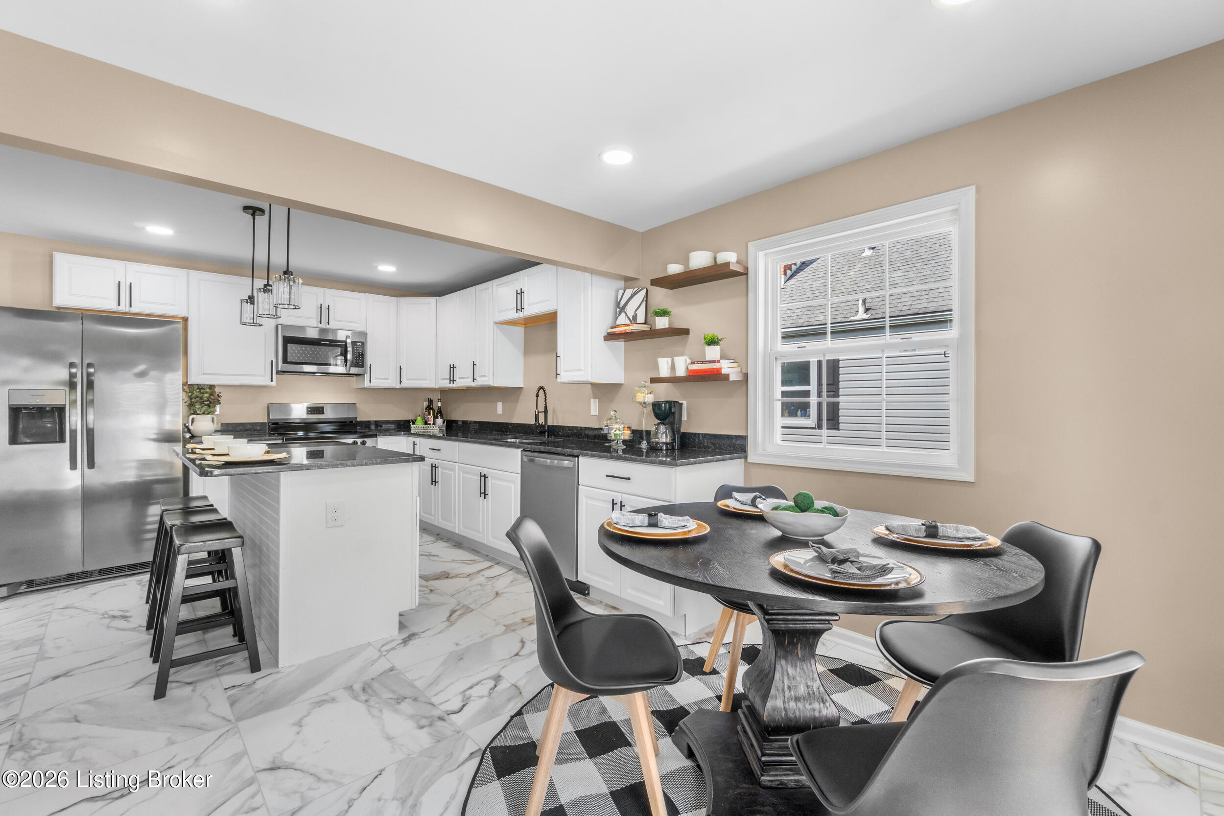113 Colonial Dr