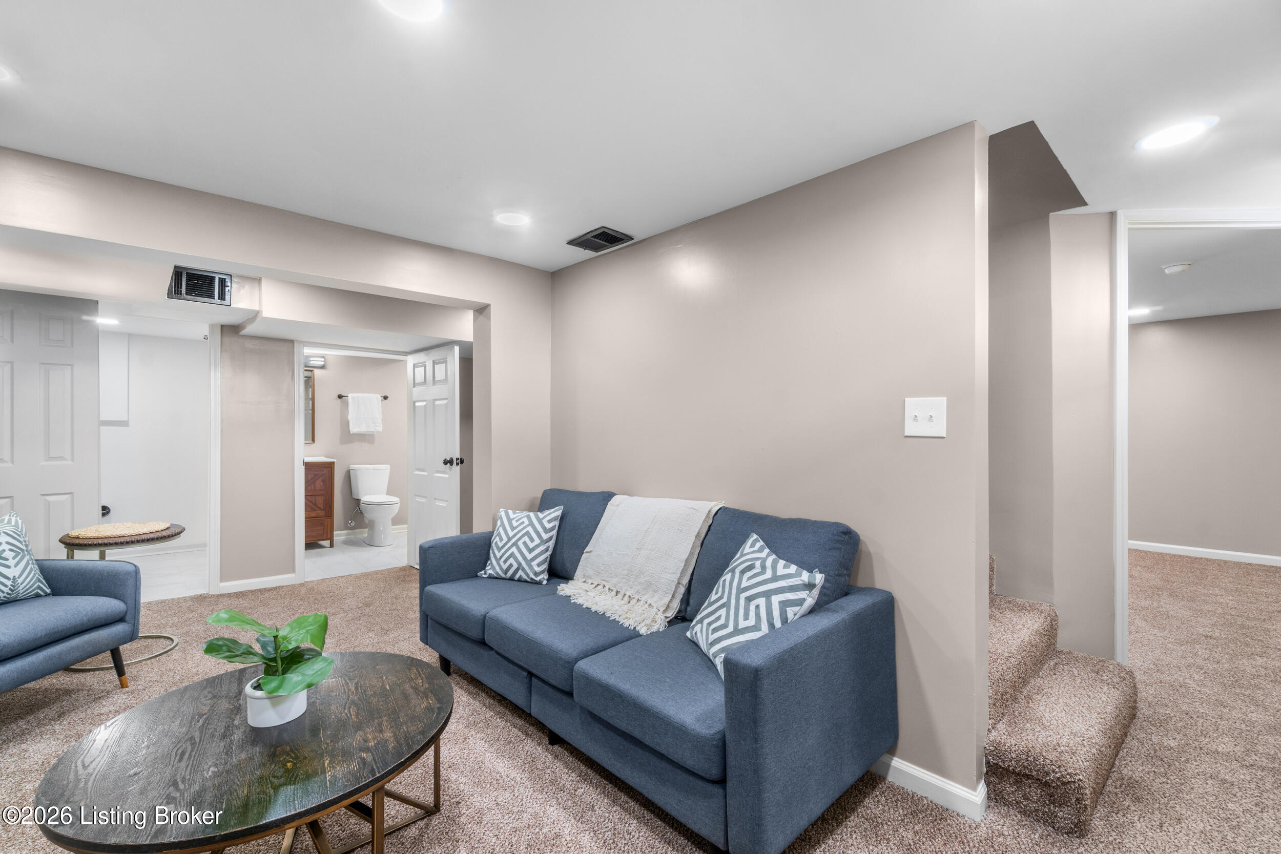 113 Colonial Dr