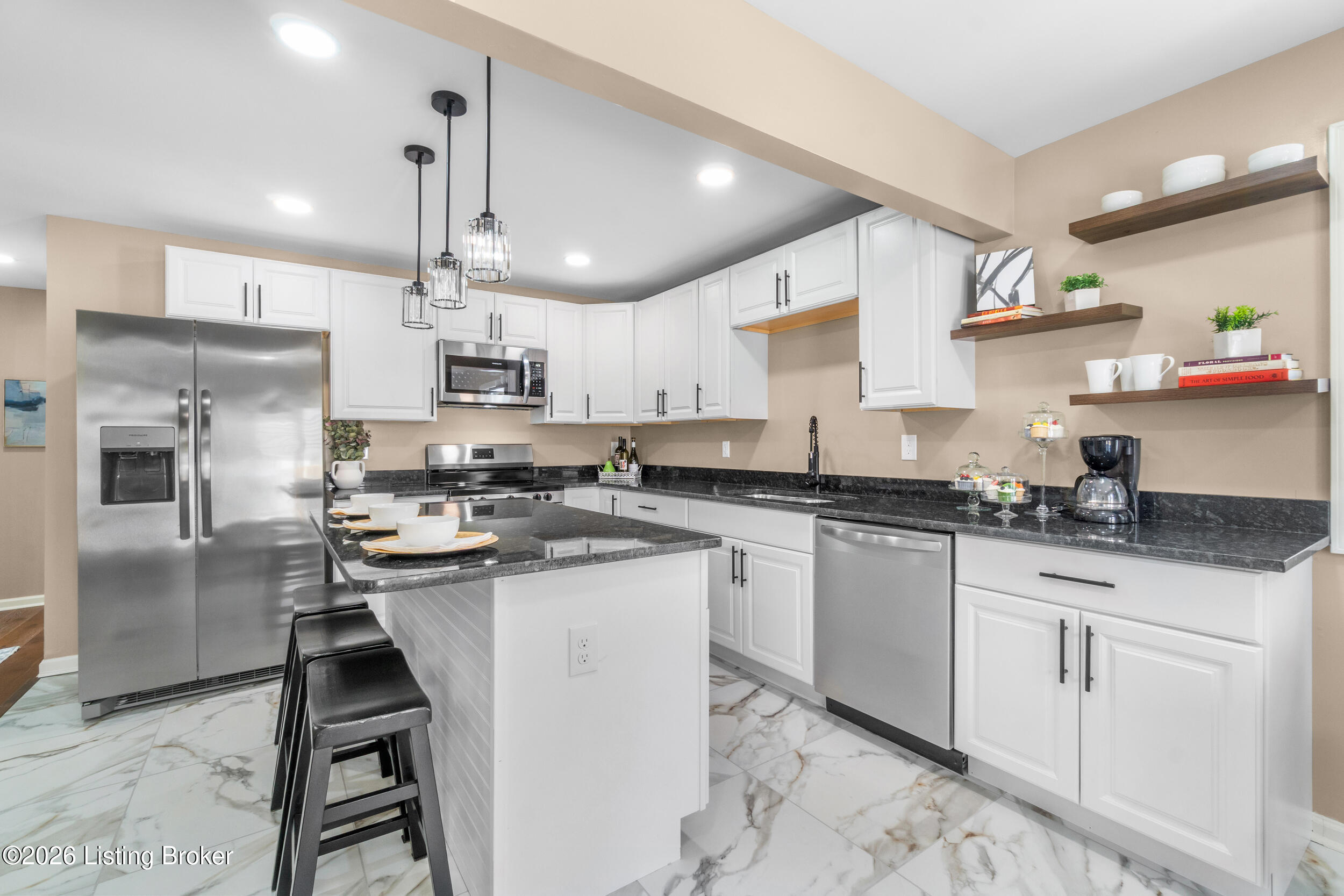 113 Colonial Dr