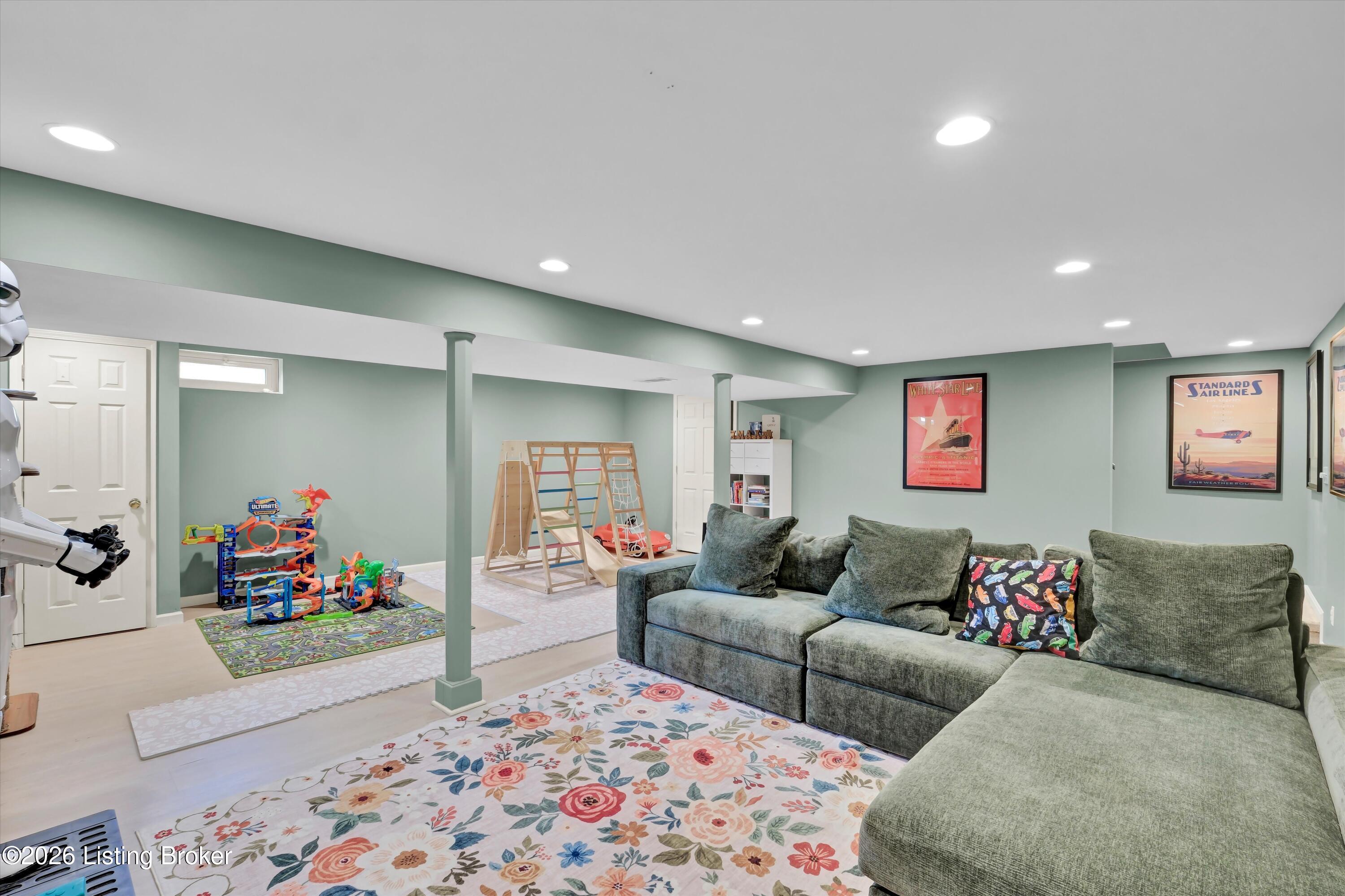 11002 Fox Moore Ct