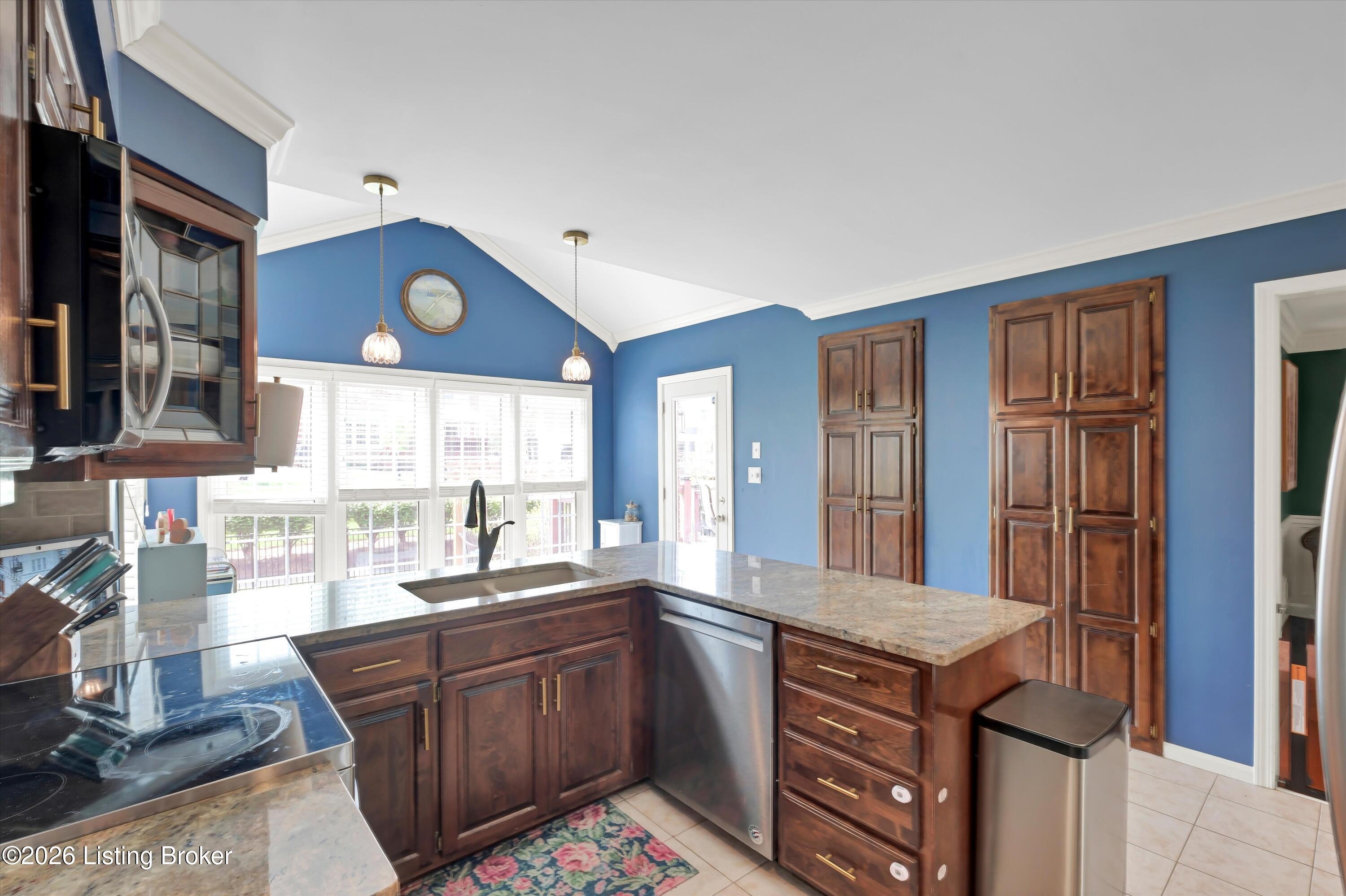 11002 Fox Moore Ct