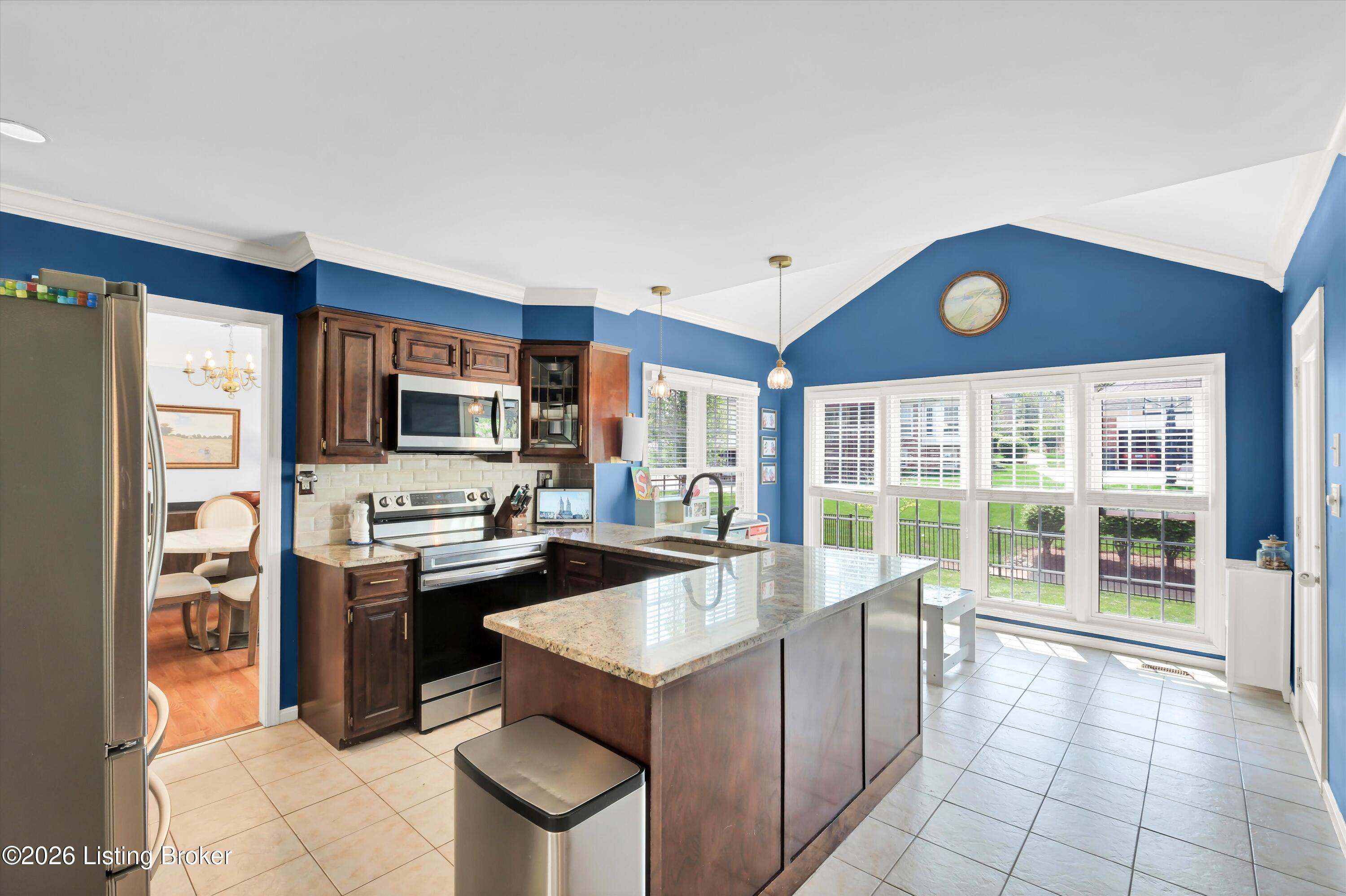 11002 Fox Moore Ct