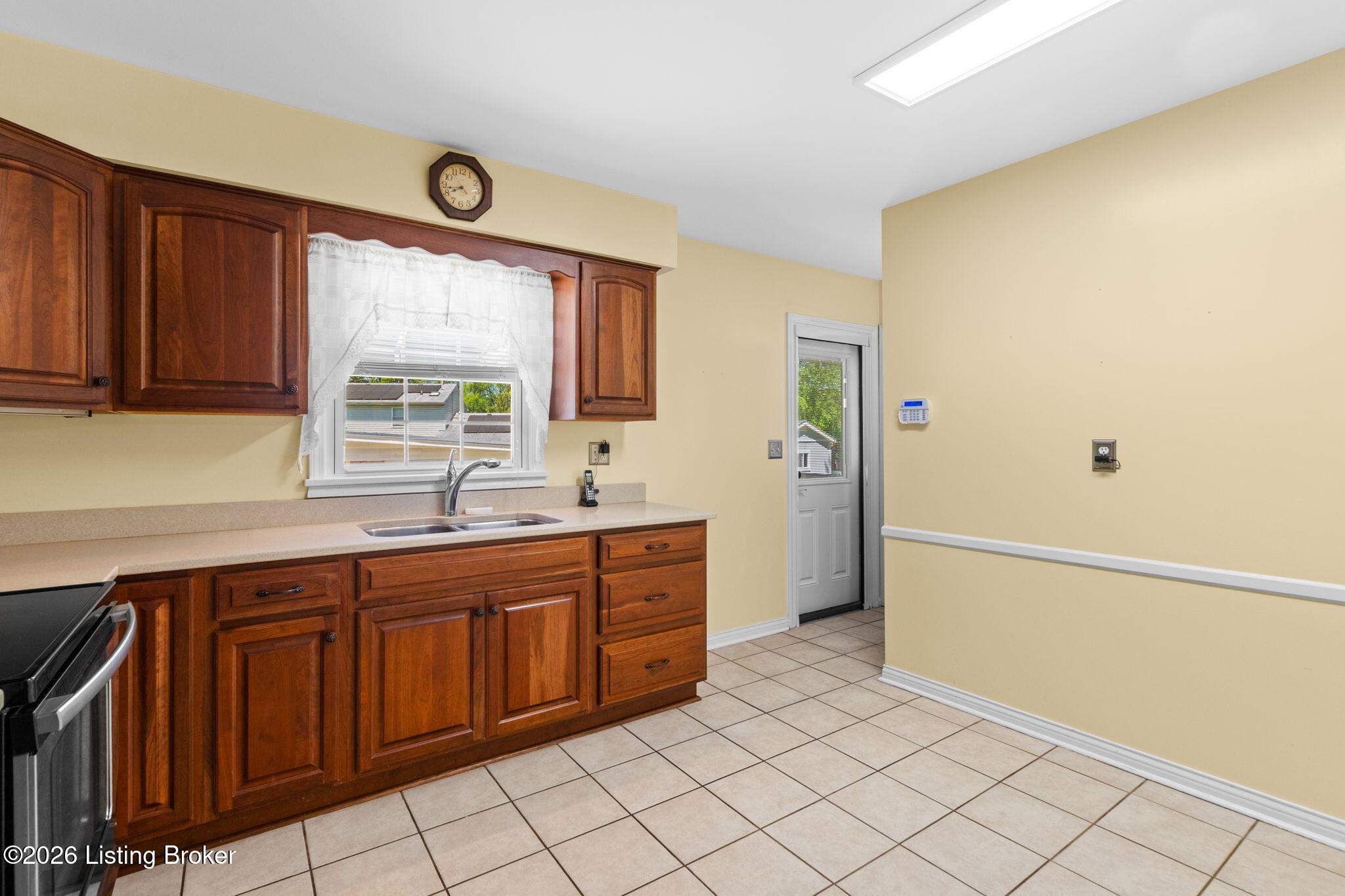 1106 King Arthur Ln