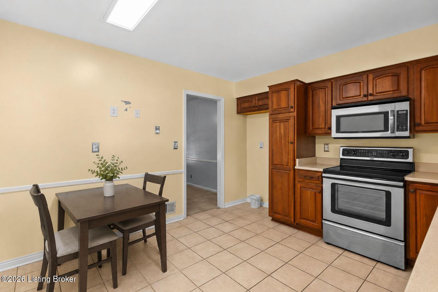 1106 King Arthur Ln