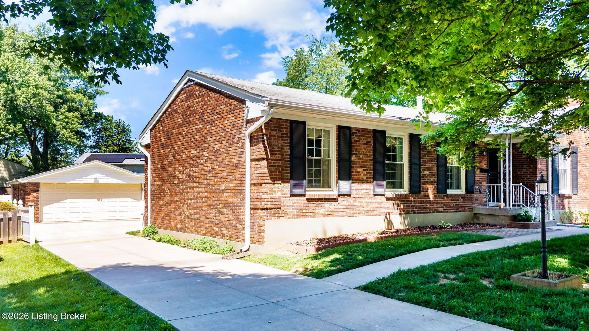 1106 King Arthur Ln