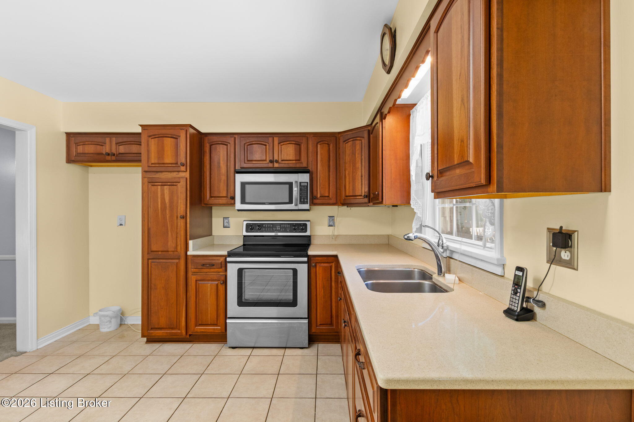 1106 King Arthur Ln