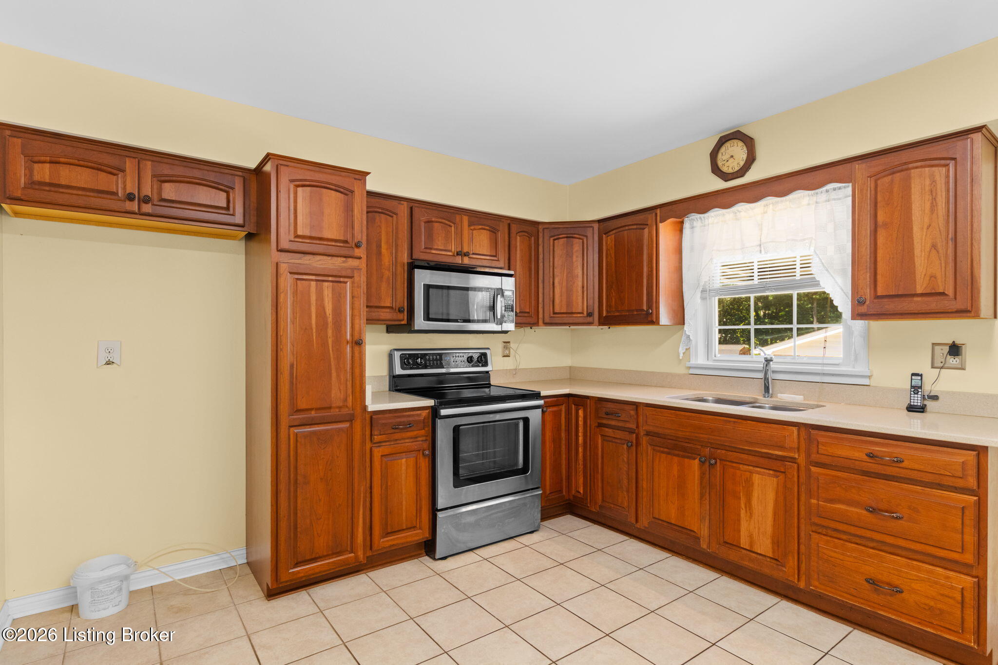 1106 King Arthur Ln
