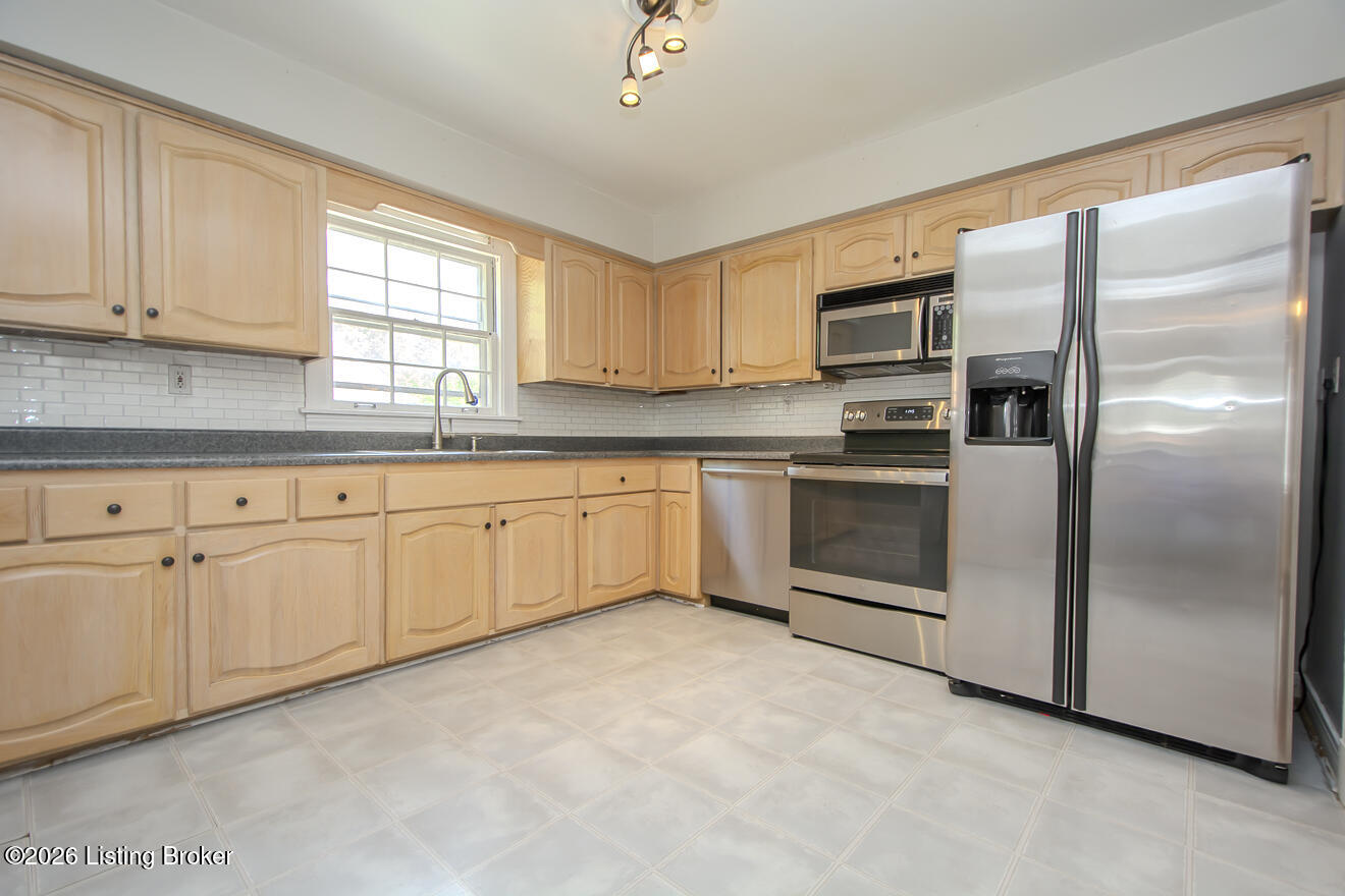 912 Beechwood Rd