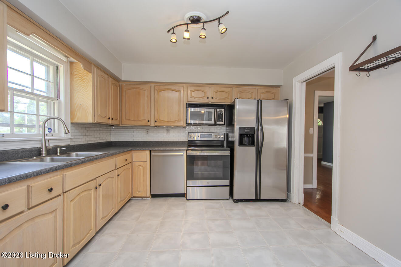912 Beechwood Rd