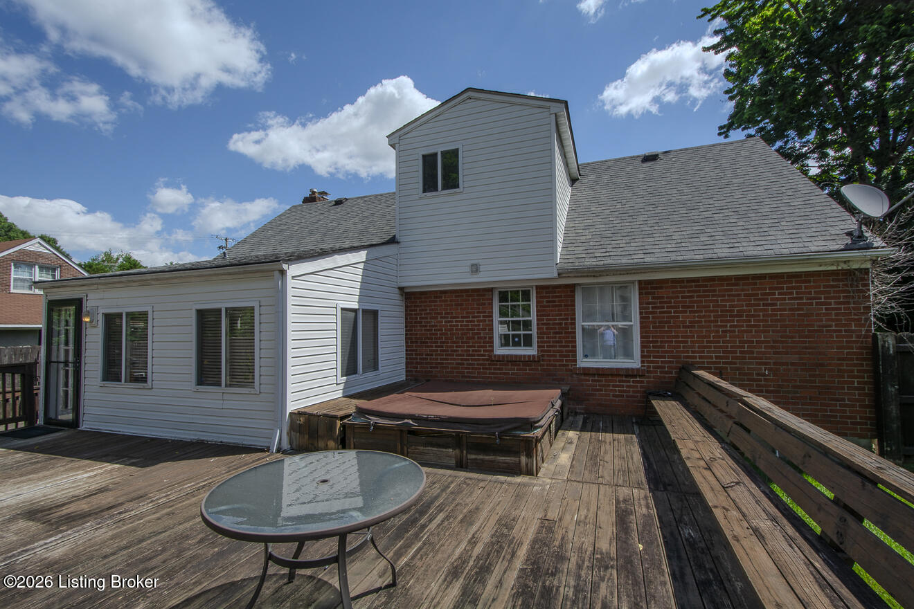 912 Beechwood Rd