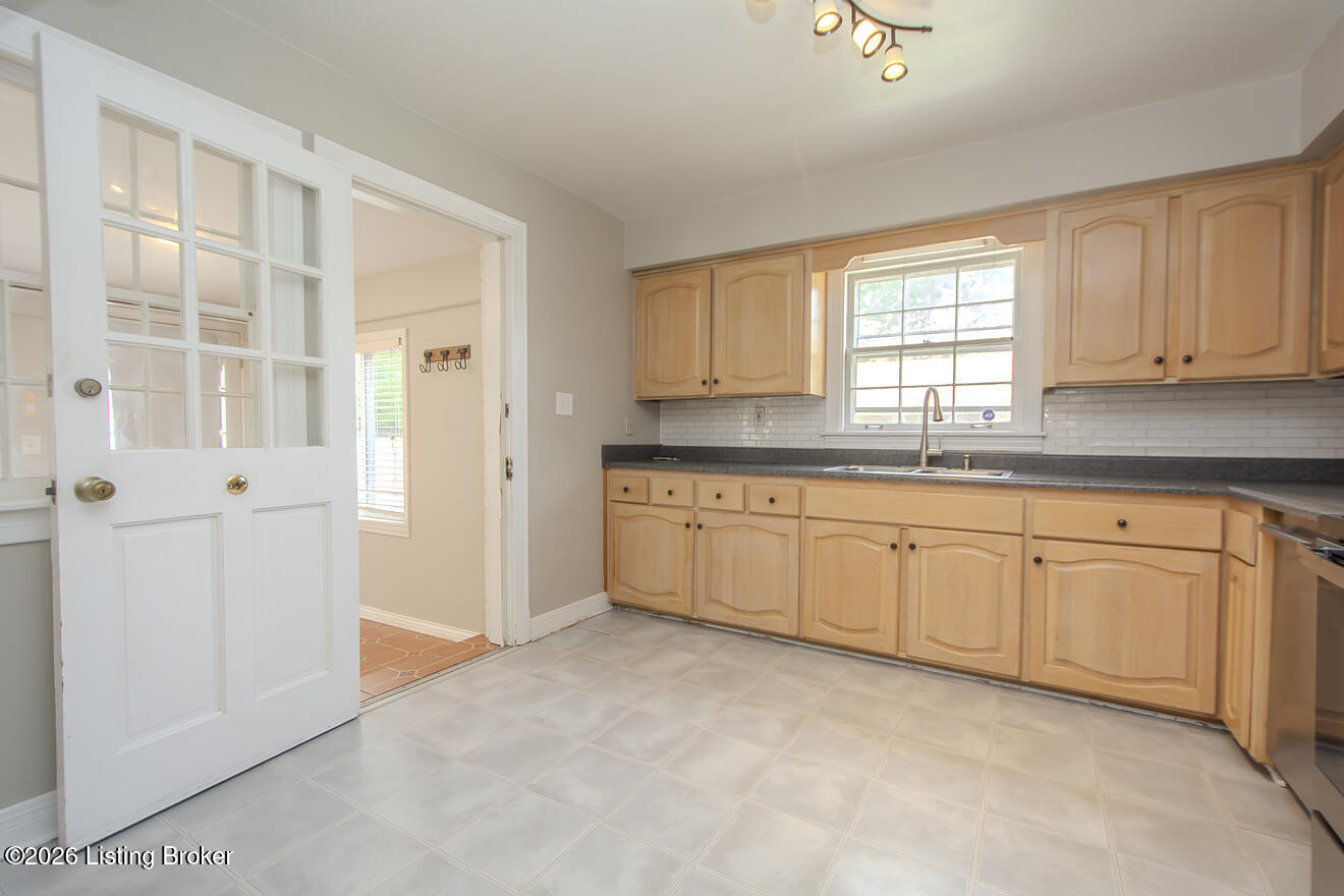 912 Beechwood Rd