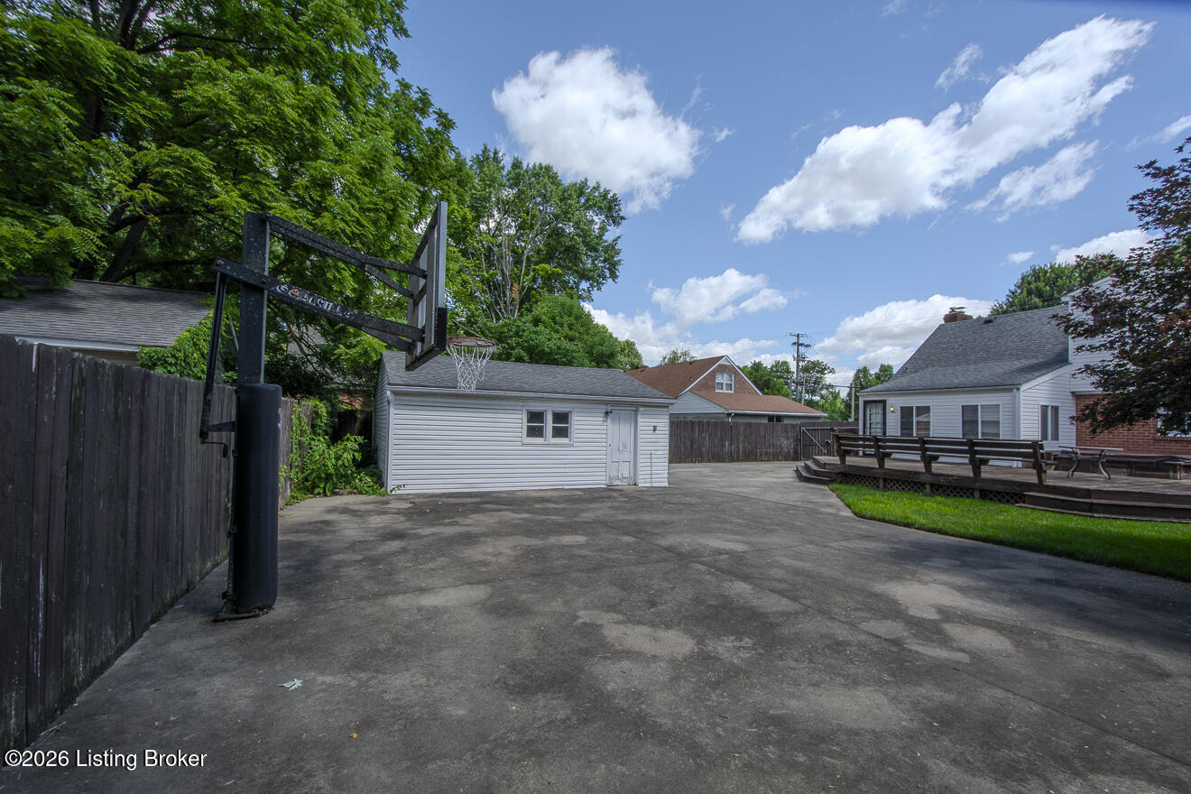 912 Beechwood Rd