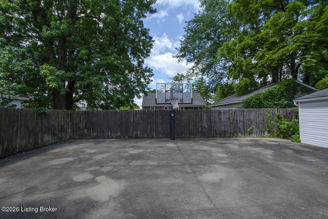 912 Beechwood Rd