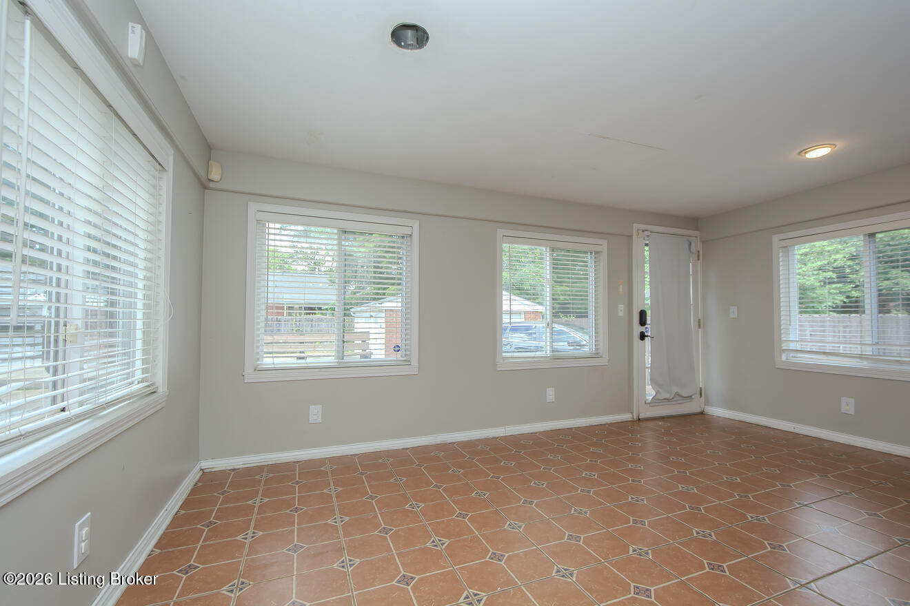 912 Beechwood Rd