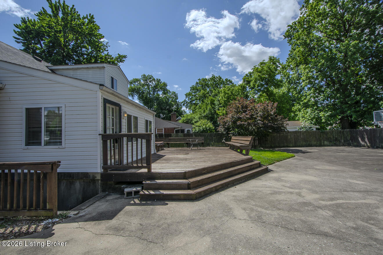 912 Beechwood Rd