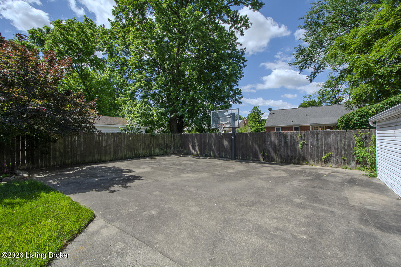 912 Beechwood Rd